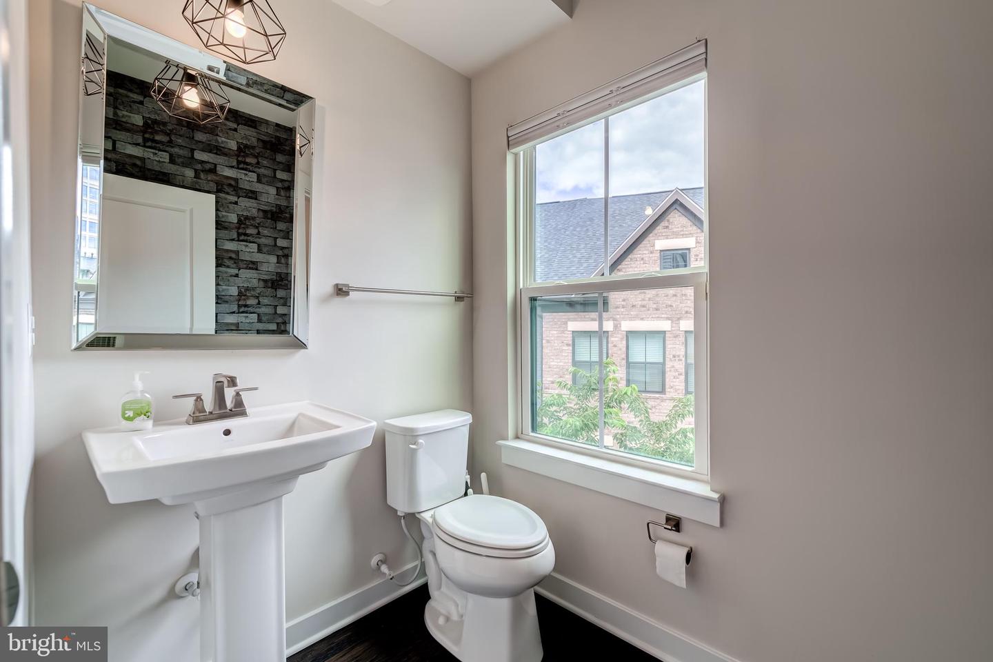 13248 LAKE WOODLAND WAY #5B, HERNDON, Virginia 20171, 3 Bedrooms Bedrooms, ,2 BathroomsBathrooms,Residential,For sale,13248 LAKE WOODLAND WAY #5B,VAFX2256532 MLS # VAFX2256532