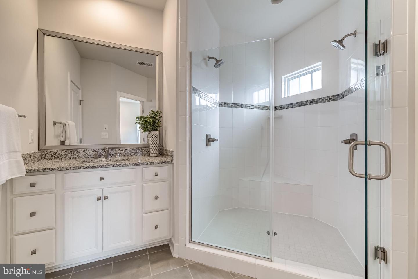 13248 LAKE WOODLAND WAY #5B, HERNDON, Virginia 20171, 3 Bedrooms Bedrooms, ,2 BathroomsBathrooms,Residential,For sale,13248 LAKE WOODLAND WAY #5B,VAFX2256532 MLS # VAFX2256532