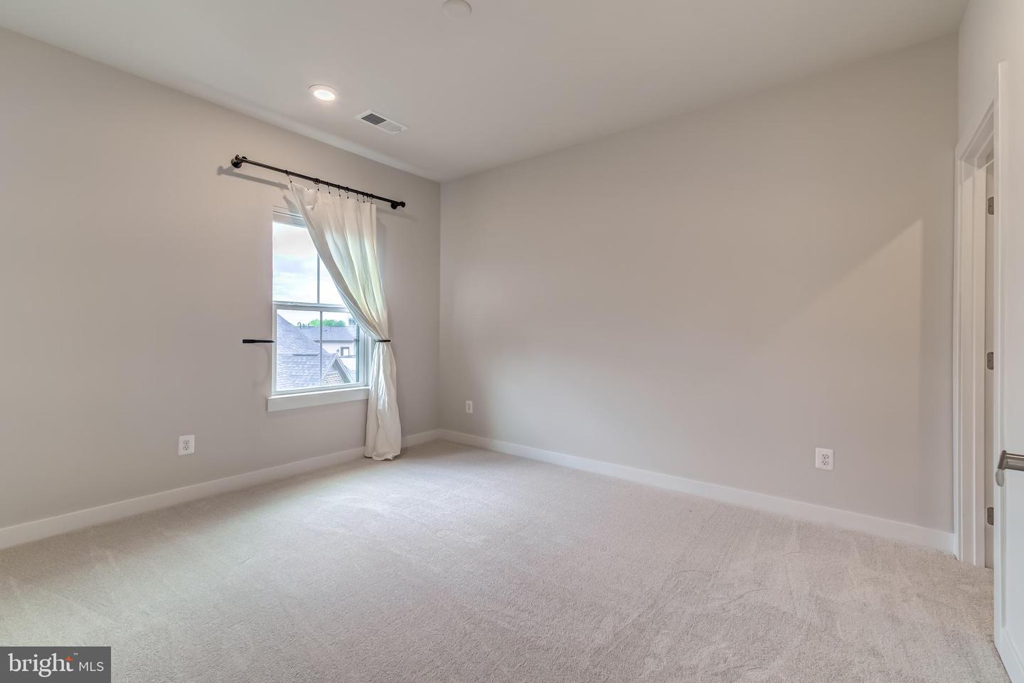 13248 LAKE WOODLAND WAY #5B, HERNDON, Virginia 20171, 3 Bedrooms Bedrooms, ,2 BathroomsBathrooms,Residential,For sale,13248 LAKE WOODLAND WAY #5B,VAFX2256532 MLS # VAFX2256532