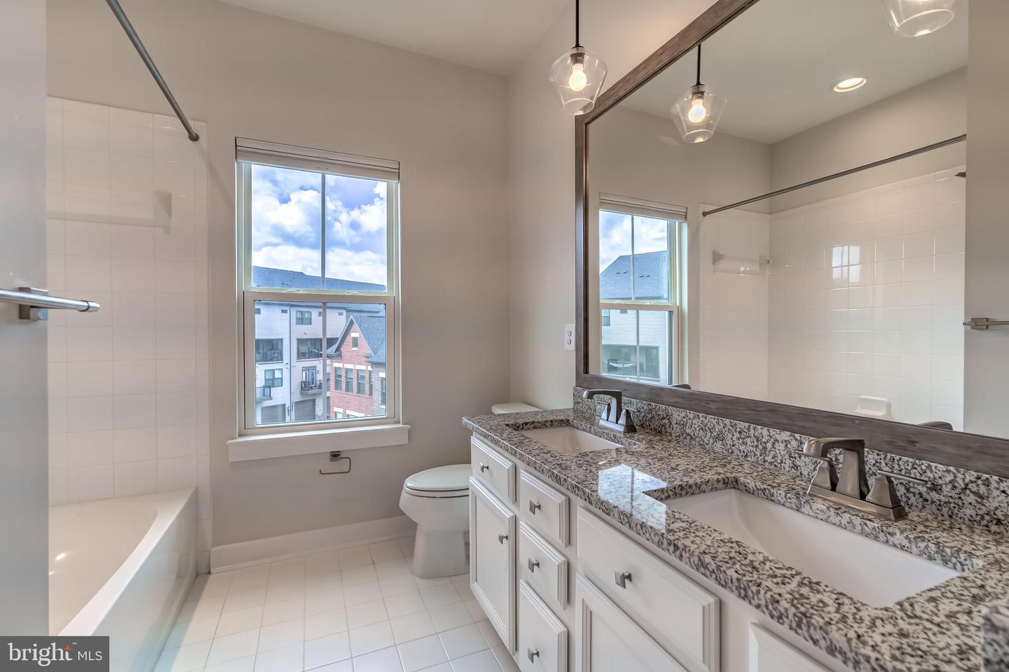13248 LAKE WOODLAND WAY #5B, HERNDON, Virginia 20171, 3 Bedrooms Bedrooms, ,2 BathroomsBathrooms,Residential,For sale,13248 LAKE WOODLAND WAY #5B,VAFX2256532 MLS # VAFX2256532