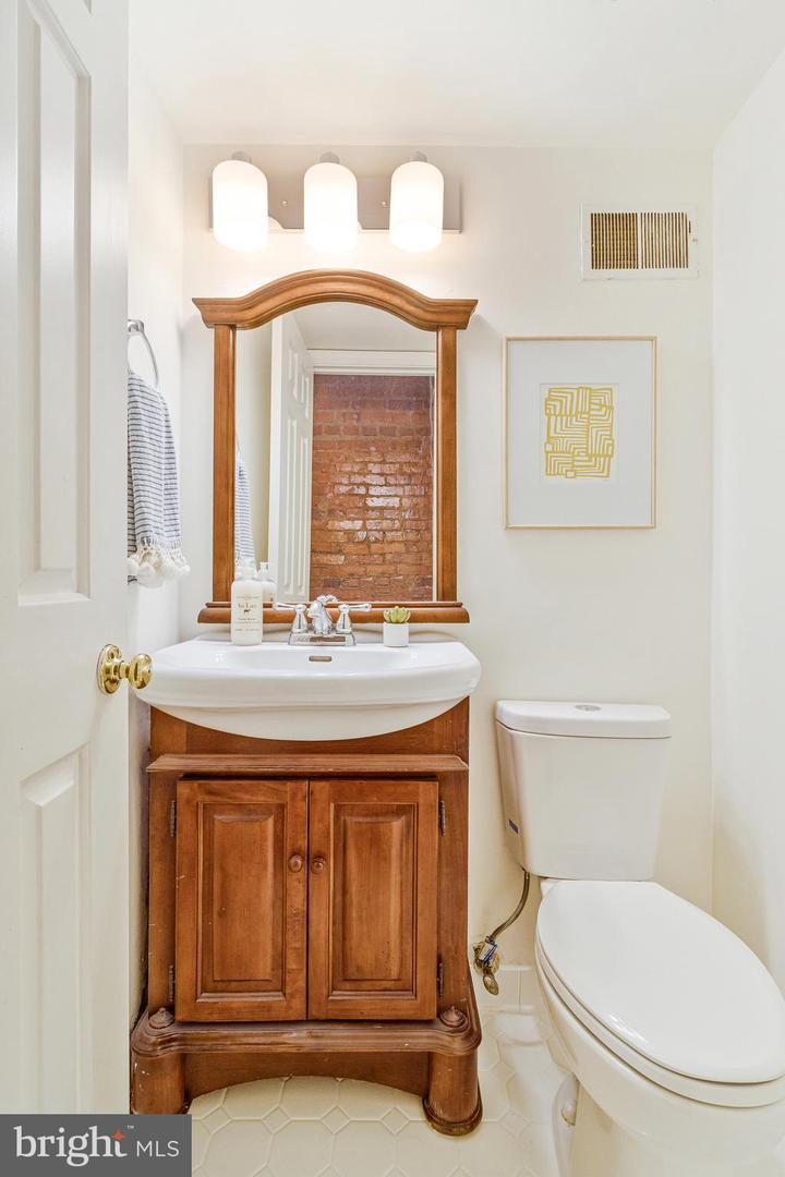 234 12TH PL NE, WASHINGTON, District Of Columbia 20002, 3 Bedrooms Bedrooms, ,2 BathroomsBathrooms,Residential,For sale,234 12TH PL NE,DCDC2211252 MLS # DCDC2211252