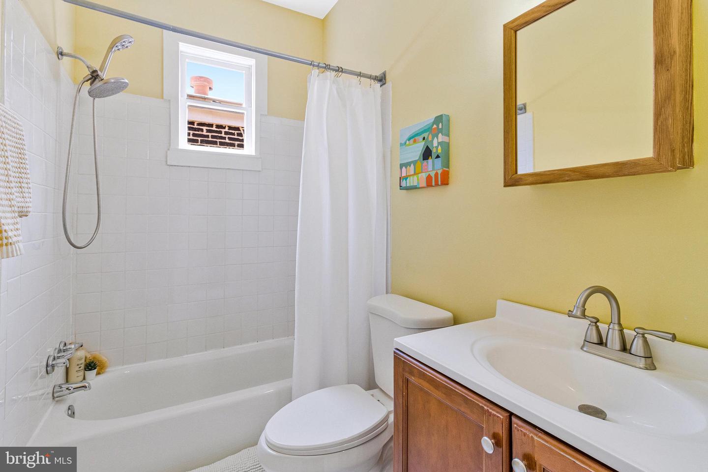 234 12TH PL NE, WASHINGTON, District Of Columbia 20002, 3 Bedrooms Bedrooms, ,2 BathroomsBathrooms,Residential,For sale,234 12TH PL NE,DCDC2211252 MLS # DCDC2211252