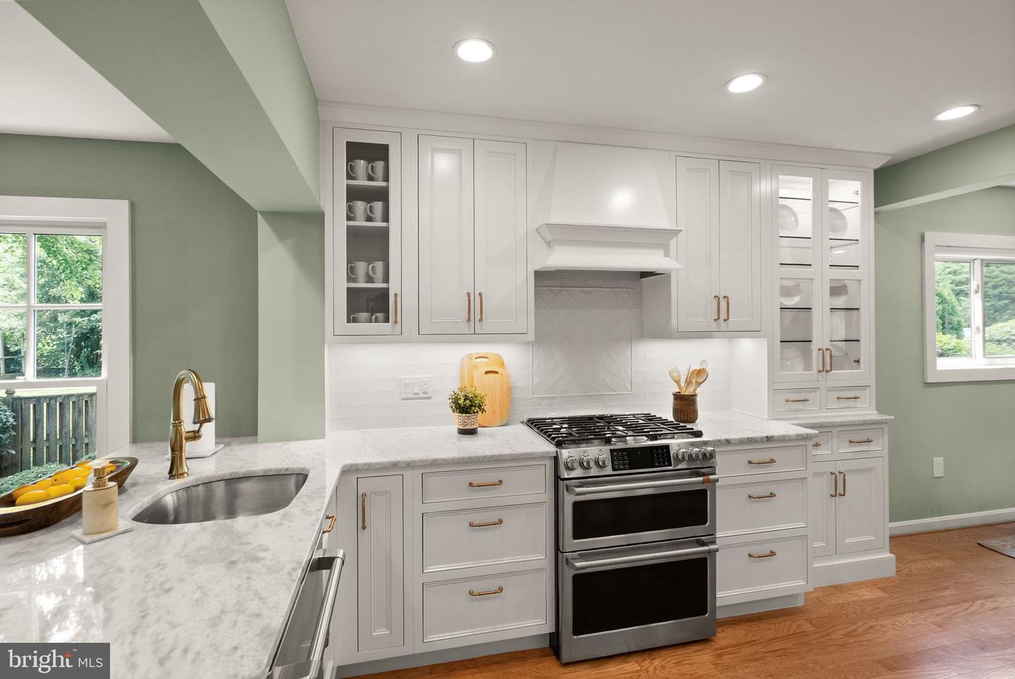 6633 FISHER AVE, FALLS CHURCH, Virginia 22046, 4 Bedrooms Bedrooms, ,3 BathroomsBathrooms,Residential,For sale,6633 FISHER AVE,VAFX2256710 MLS # VAFX2256710