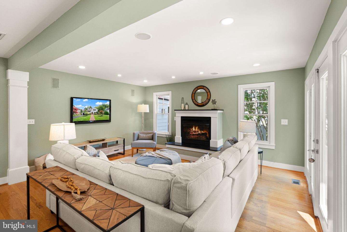 6633 FISHER AVE, FALLS CHURCH, Virginia 22046, 4 Bedrooms Bedrooms, ,3 BathroomsBathrooms,Residential,For sale,6633 FISHER AVE,VAFX2256710 MLS # VAFX2256710