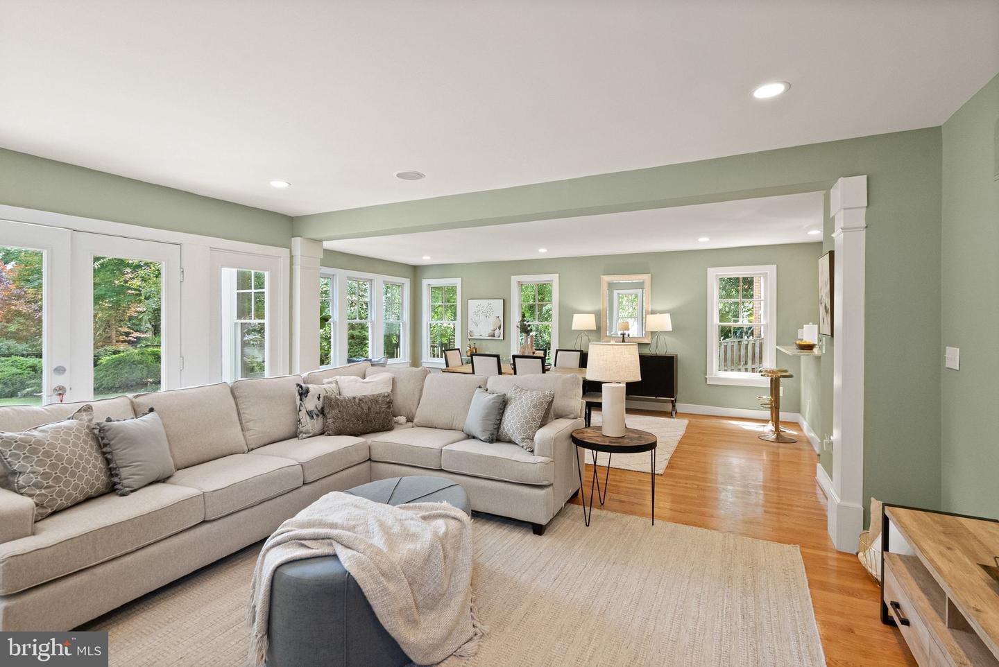 6633 FISHER AVE, FALLS CHURCH, Virginia 22046, 4 Bedrooms Bedrooms, ,3 BathroomsBathrooms,Residential,For sale,6633 FISHER AVE,VAFX2256710 MLS # VAFX2256710