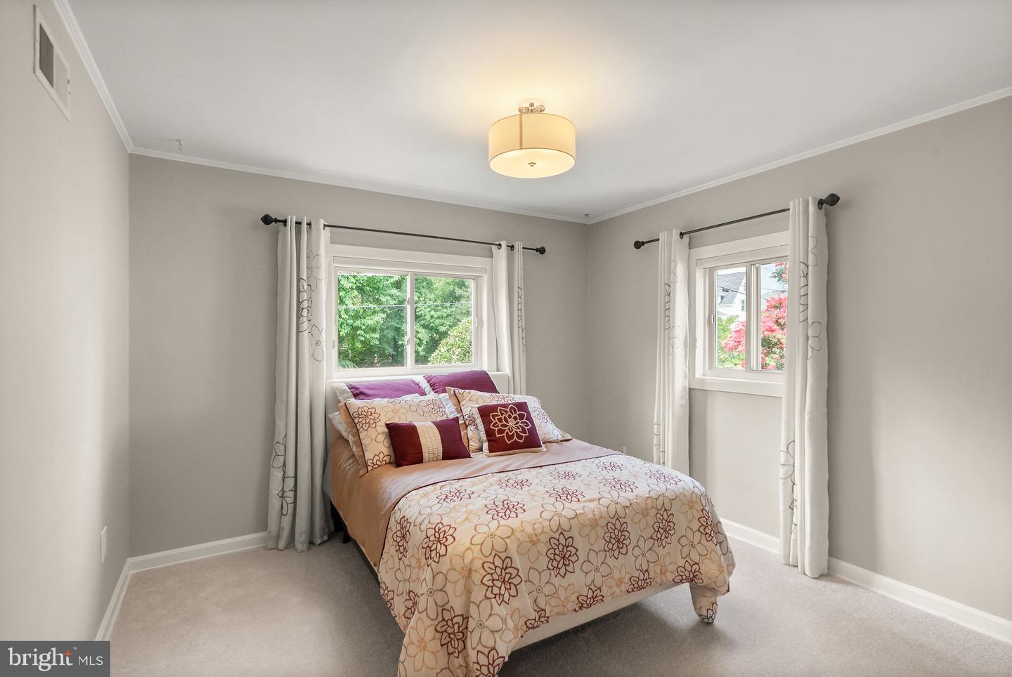 6633 FISHER AVE, FALLS CHURCH, Virginia 22046, 4 Bedrooms Bedrooms, ,3 BathroomsBathrooms,Residential,For sale,6633 FISHER AVE,VAFX2256710 MLS # VAFX2256710