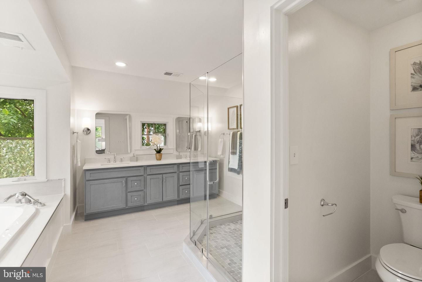 6633 FISHER AVE, FALLS CHURCH, Virginia 22046, 4 Bedrooms Bedrooms, ,3 BathroomsBathrooms,Residential,For sale,6633 FISHER AVE,VAFX2256710 MLS # VAFX2256710