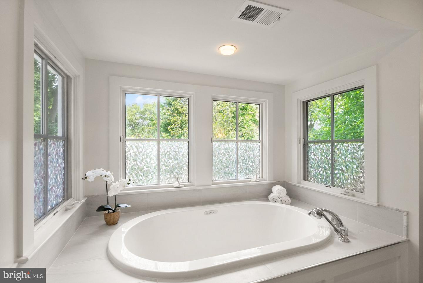 6633 FISHER AVE, FALLS CHURCH, Virginia 22046, 4 Bedrooms Bedrooms, ,3 BathroomsBathrooms,Residential,For sale,6633 FISHER AVE,VAFX2256710 MLS # VAFX2256710