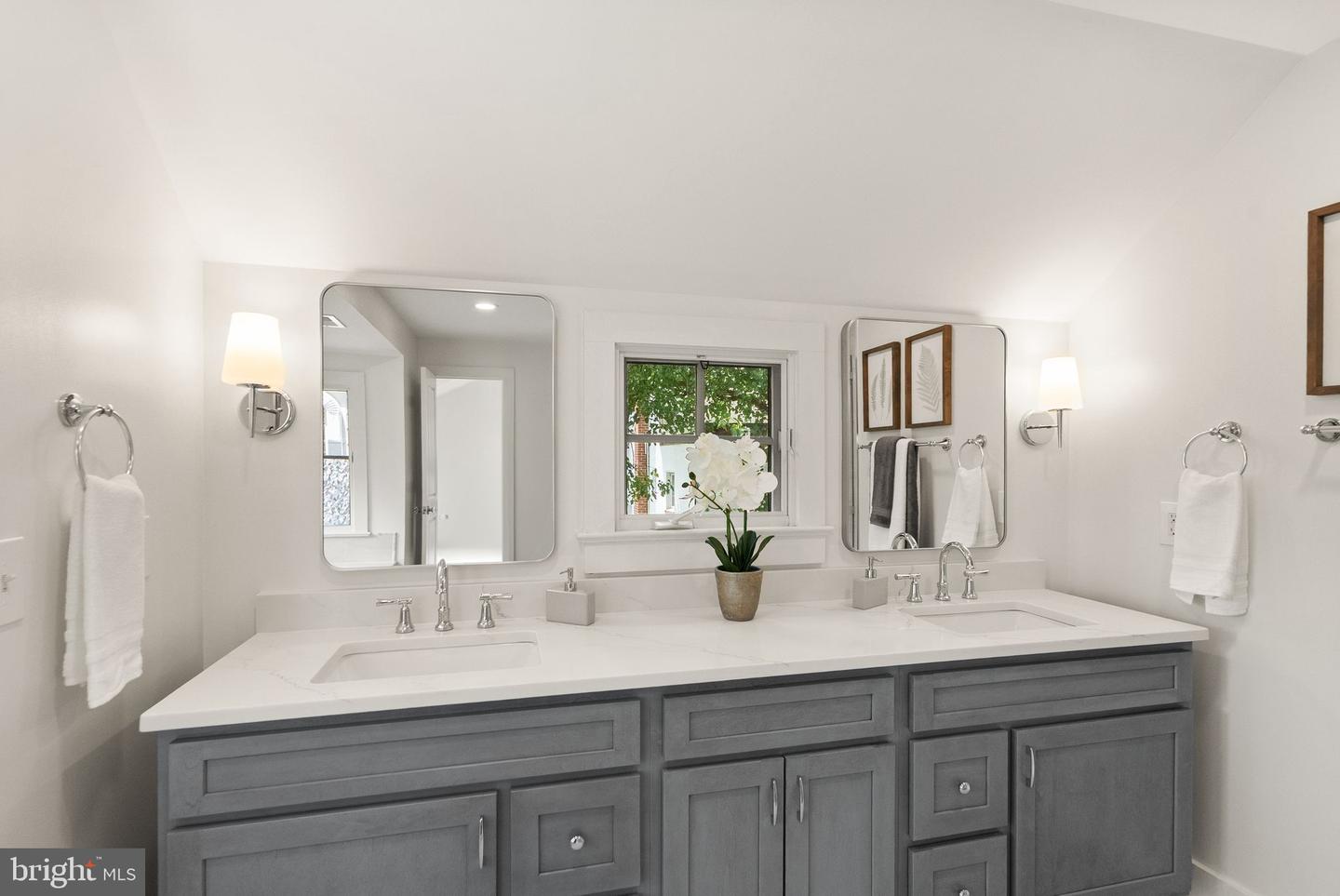 6633 FISHER AVE, FALLS CHURCH, Virginia 22046, 4 Bedrooms Bedrooms, ,3 BathroomsBathrooms,Residential,For sale,6633 FISHER AVE,VAFX2256710 MLS # VAFX2256710