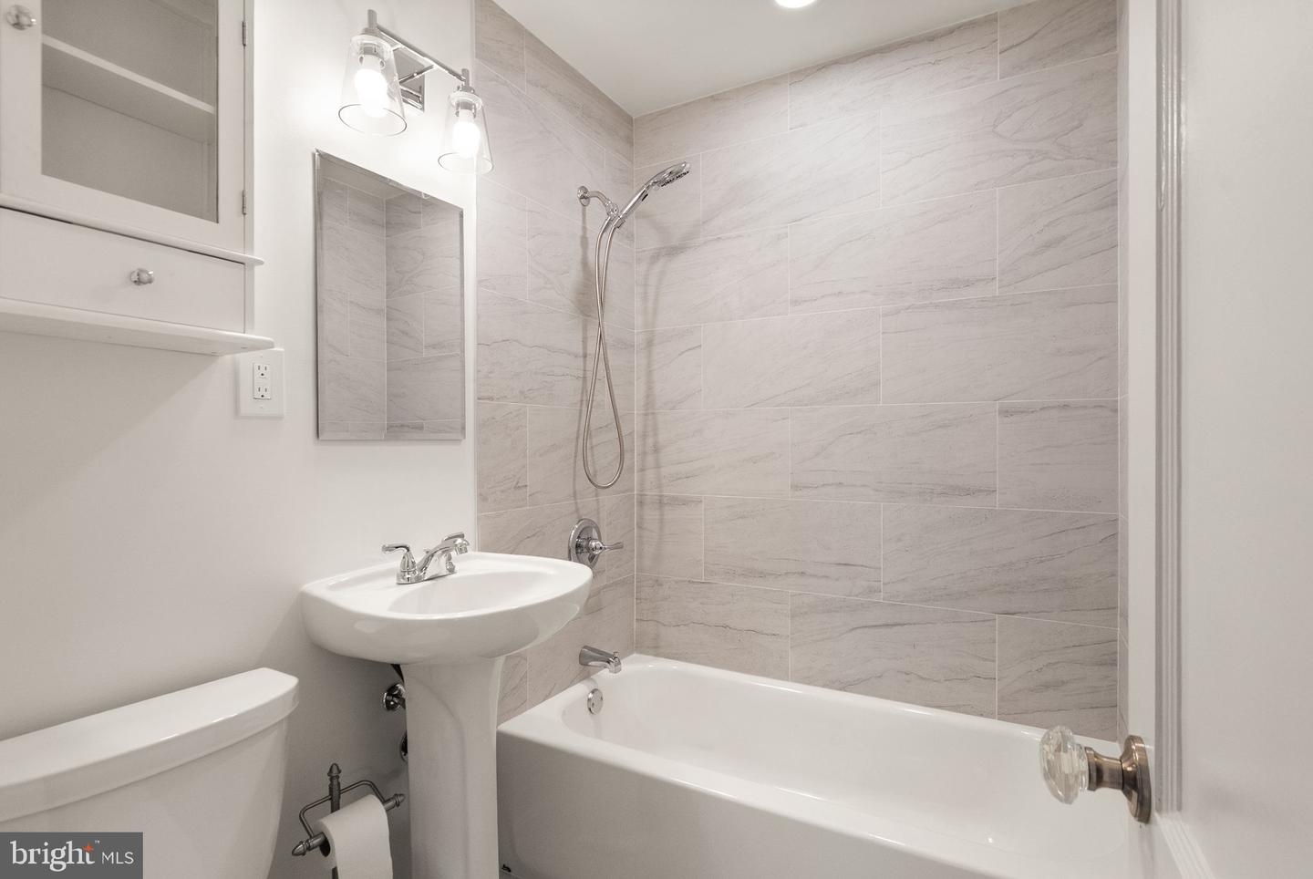 6633 FISHER AVE, FALLS CHURCH, Virginia 22046, 4 Bedrooms Bedrooms, ,3 BathroomsBathrooms,Residential,For sale,6633 FISHER AVE,VAFX2256710 MLS # VAFX2256710