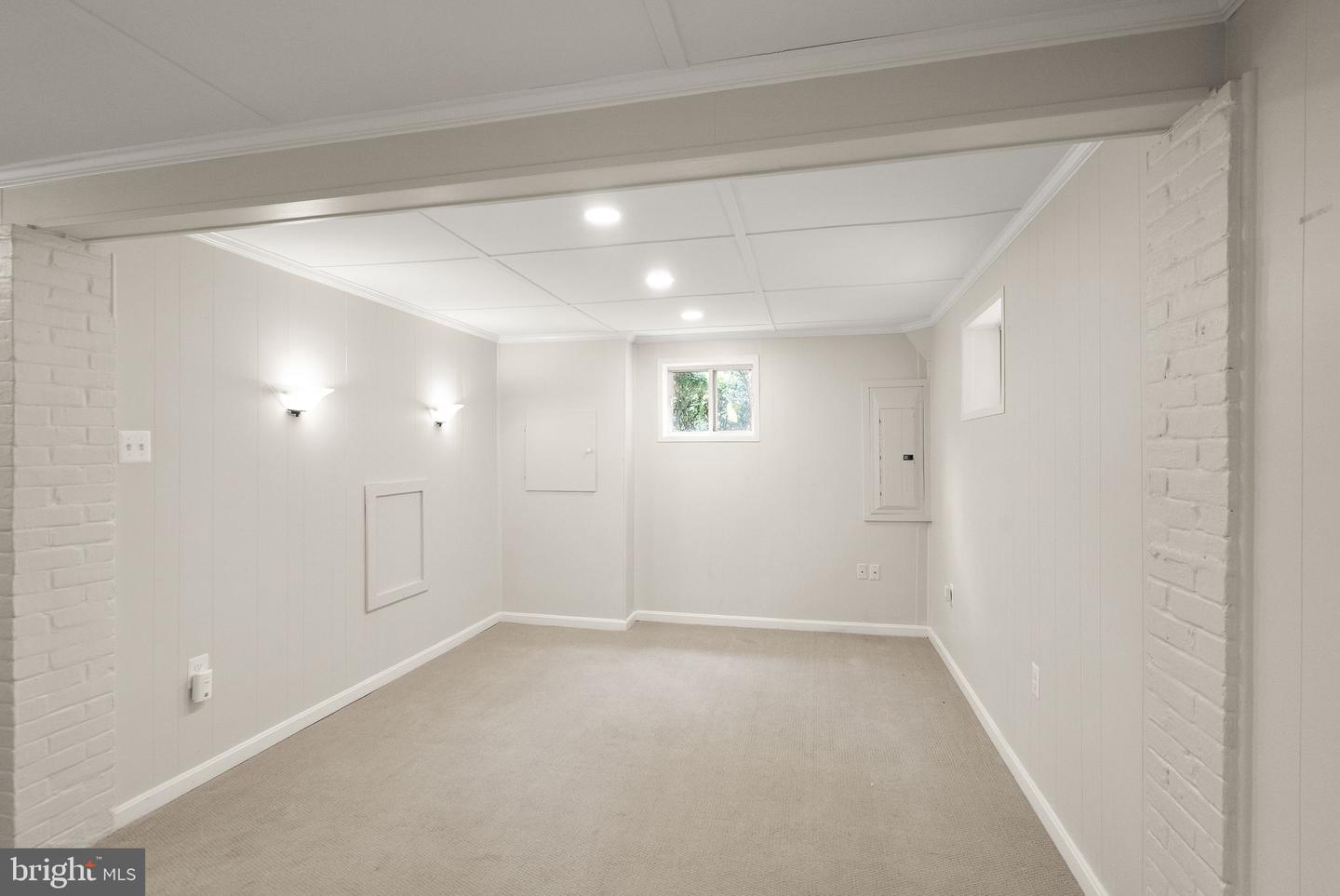6633 FISHER AVE, FALLS CHURCH, Virginia 22046, 4 Bedrooms Bedrooms, ,3 BathroomsBathrooms,Residential,For sale,6633 FISHER AVE,VAFX2256710 MLS # VAFX2256710