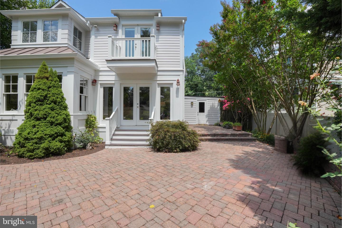 6633 FISHER AVE, FALLS CHURCH, Virginia 22046, 4 Bedrooms Bedrooms, ,3 BathroomsBathrooms,Residential,For sale,6633 FISHER AVE,VAFX2256710 MLS # VAFX2256710