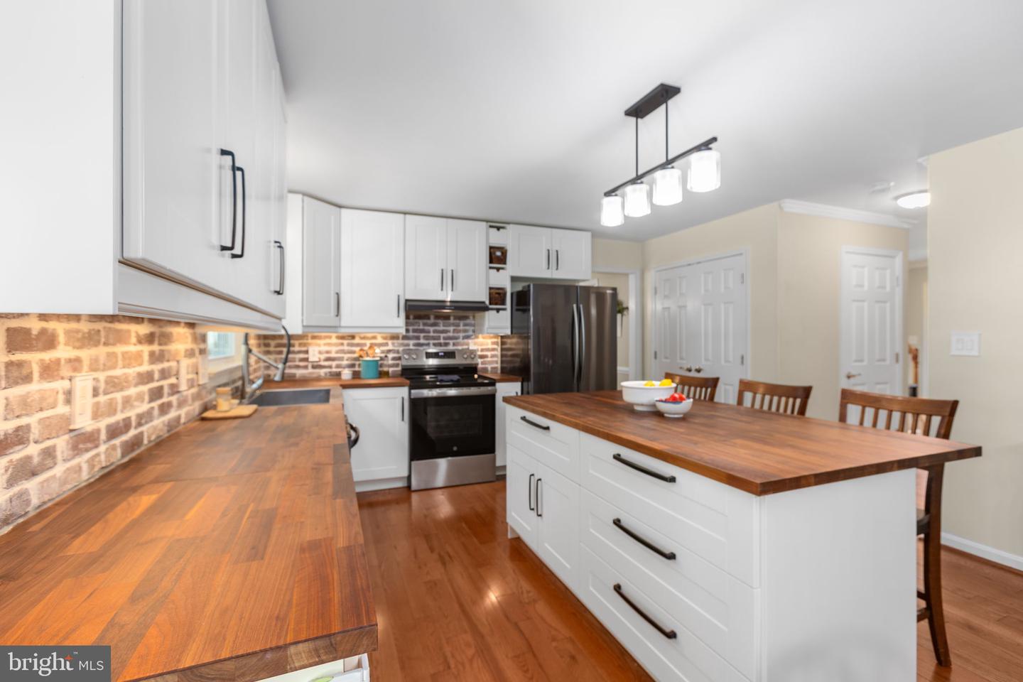 6105 W MELODY CT, FREDERICKSBURG, Virginia 22407, 5 Bedrooms Bedrooms, ,3 BathroomsBathrooms,Residential,For sale,6105 W MELODY CT,VASP2034832 MLS # VASP2034832