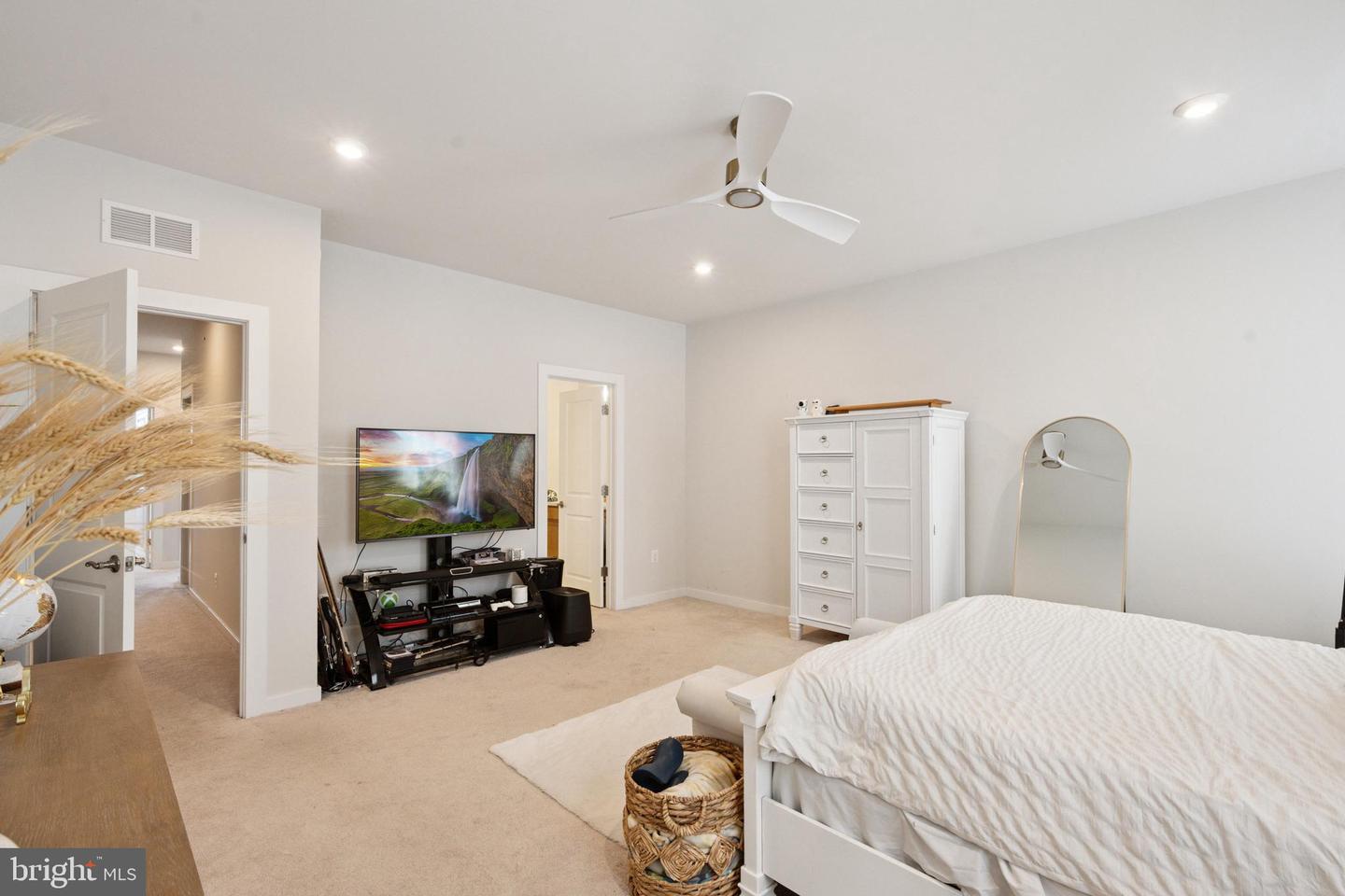 13506 INNOVATION STATION LOOP #2B, HERNDON, Virginia 20171, 3 Bedrooms Bedrooms, ,2 BathroomsBathrooms,Residential,For sale,13506 INNOVATION STATION LOOP #2B,VAFX2256732 MLS # VAFX2256732