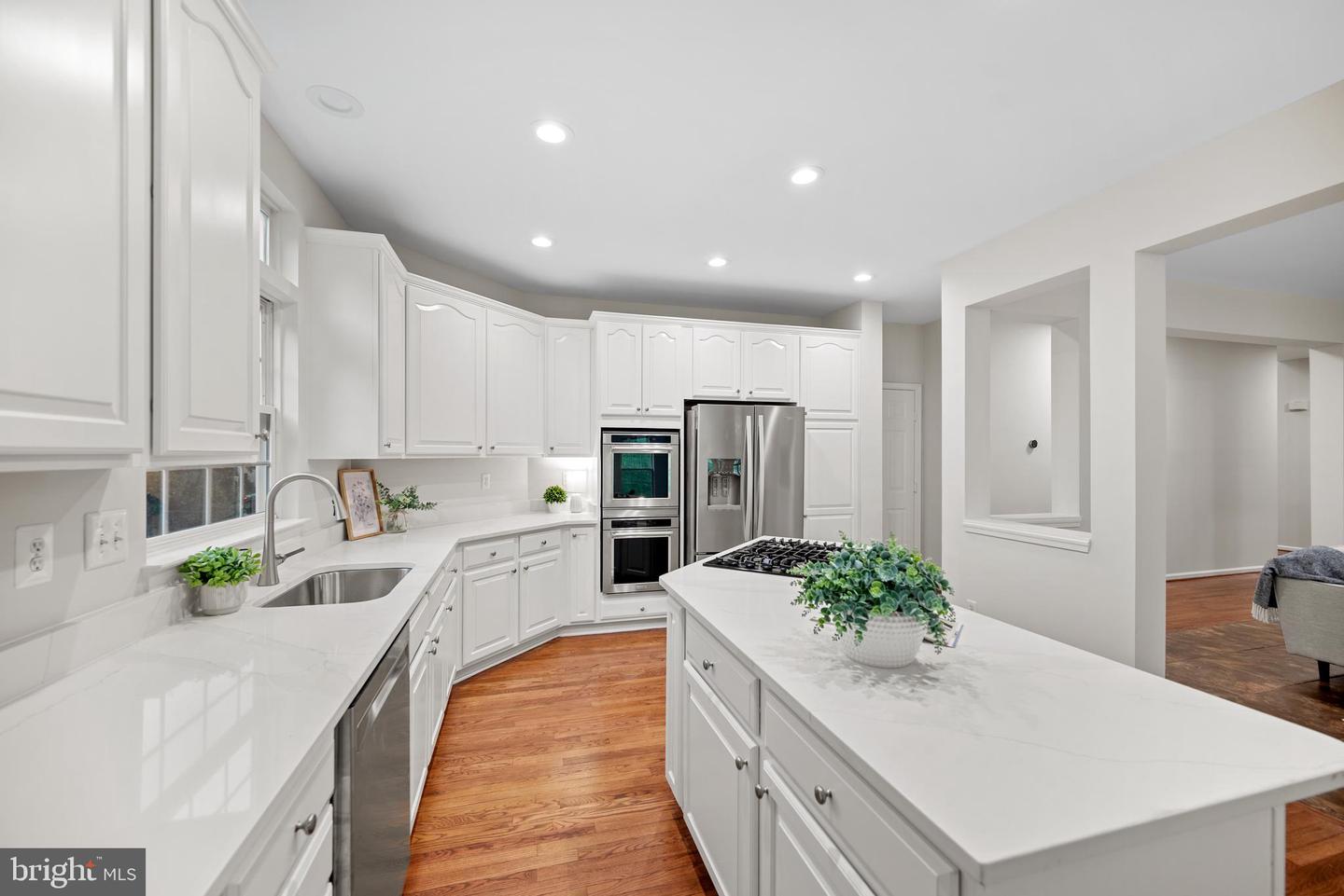 7016 CLIFTON KNOLL CT, ALEXANDRIA, Virginia 22315, 4 Bedrooms Bedrooms, ,3 BathroomsBathrooms,Residential,For sale,7016 CLIFTON KNOLL CT,VAFX2256736 MLS # VAFX2256736