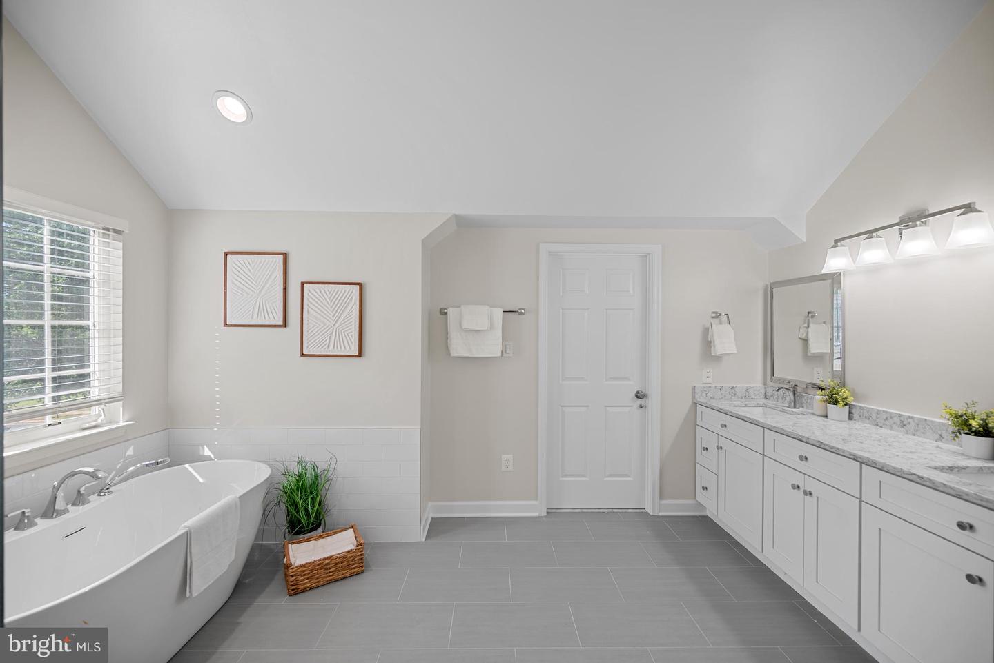 7016 CLIFTON KNOLL CT, ALEXANDRIA, Virginia 22315, 4 Bedrooms Bedrooms, ,3 BathroomsBathrooms,Residential,For sale,7016 CLIFTON KNOLL CT,VAFX2256736 MLS # VAFX2256736