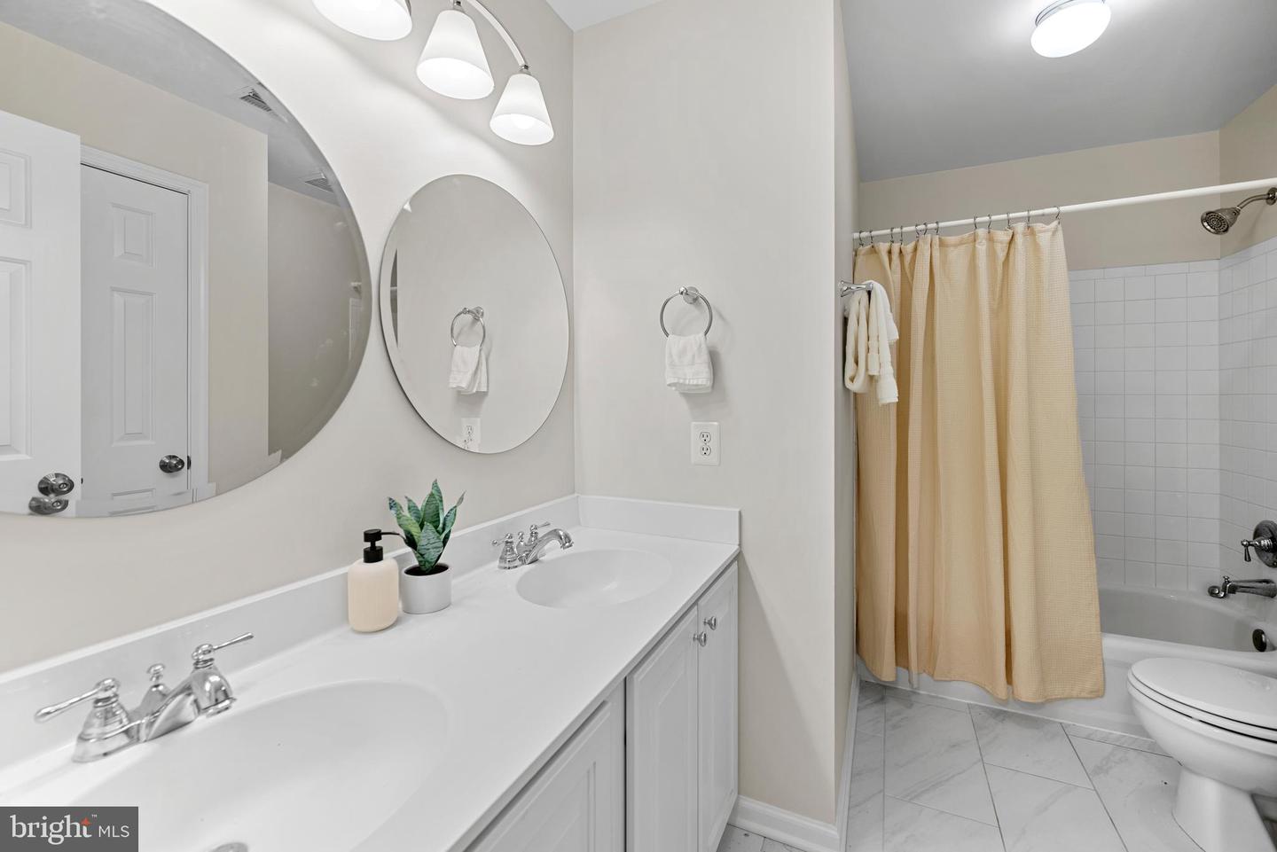 7016 CLIFTON KNOLL CT, ALEXANDRIA, Virginia 22315, 4 Bedrooms Bedrooms, ,3 BathroomsBathrooms,Residential,For sale,7016 CLIFTON KNOLL CT,VAFX2256736 MLS # VAFX2256736