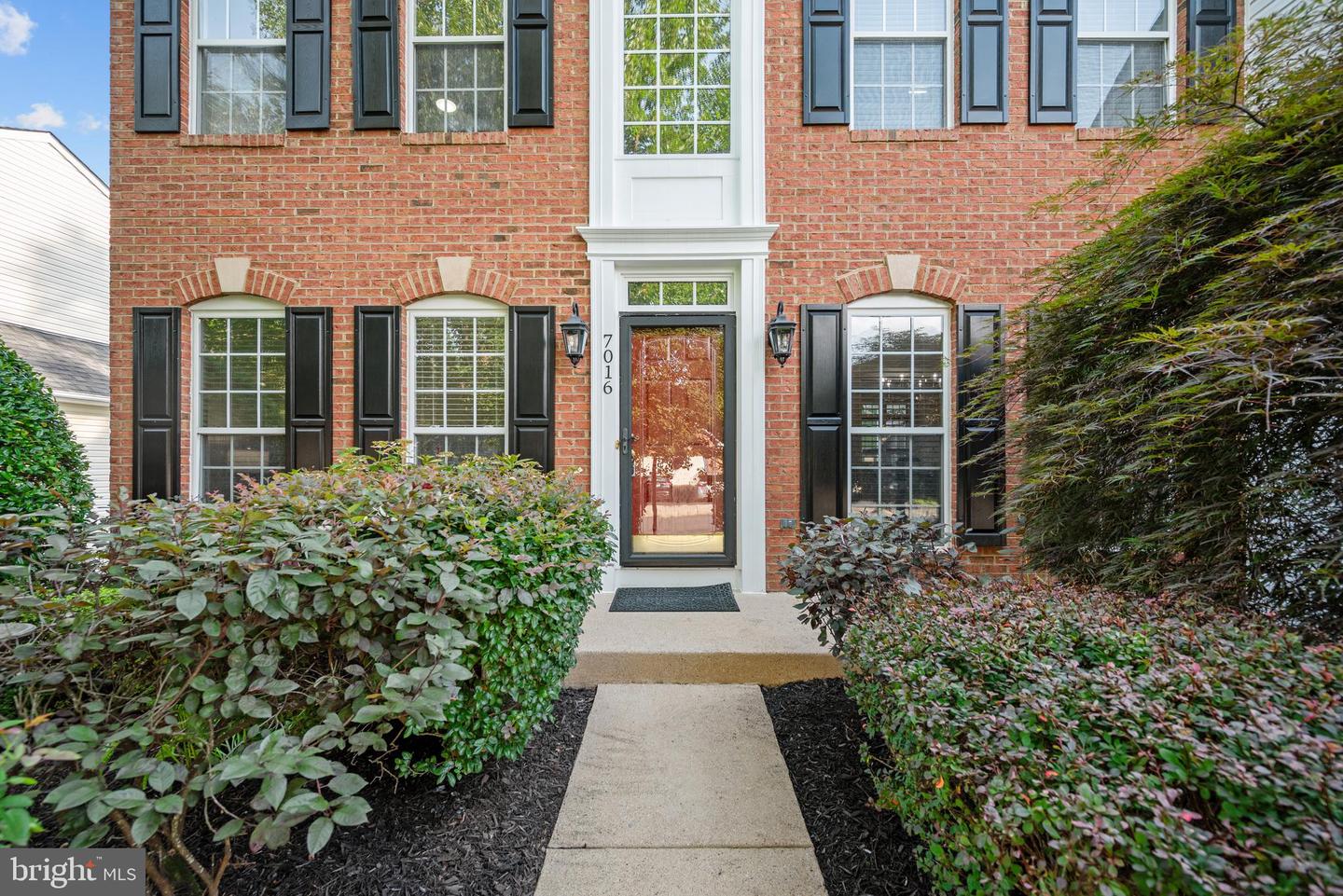 7016 CLIFTON KNOLL CT, ALEXANDRIA, Virginia 22315, 4 Bedrooms Bedrooms, ,3 BathroomsBathrooms,Residential,For sale,7016 CLIFTON KNOLL CT,VAFX2256736 MLS # VAFX2256736