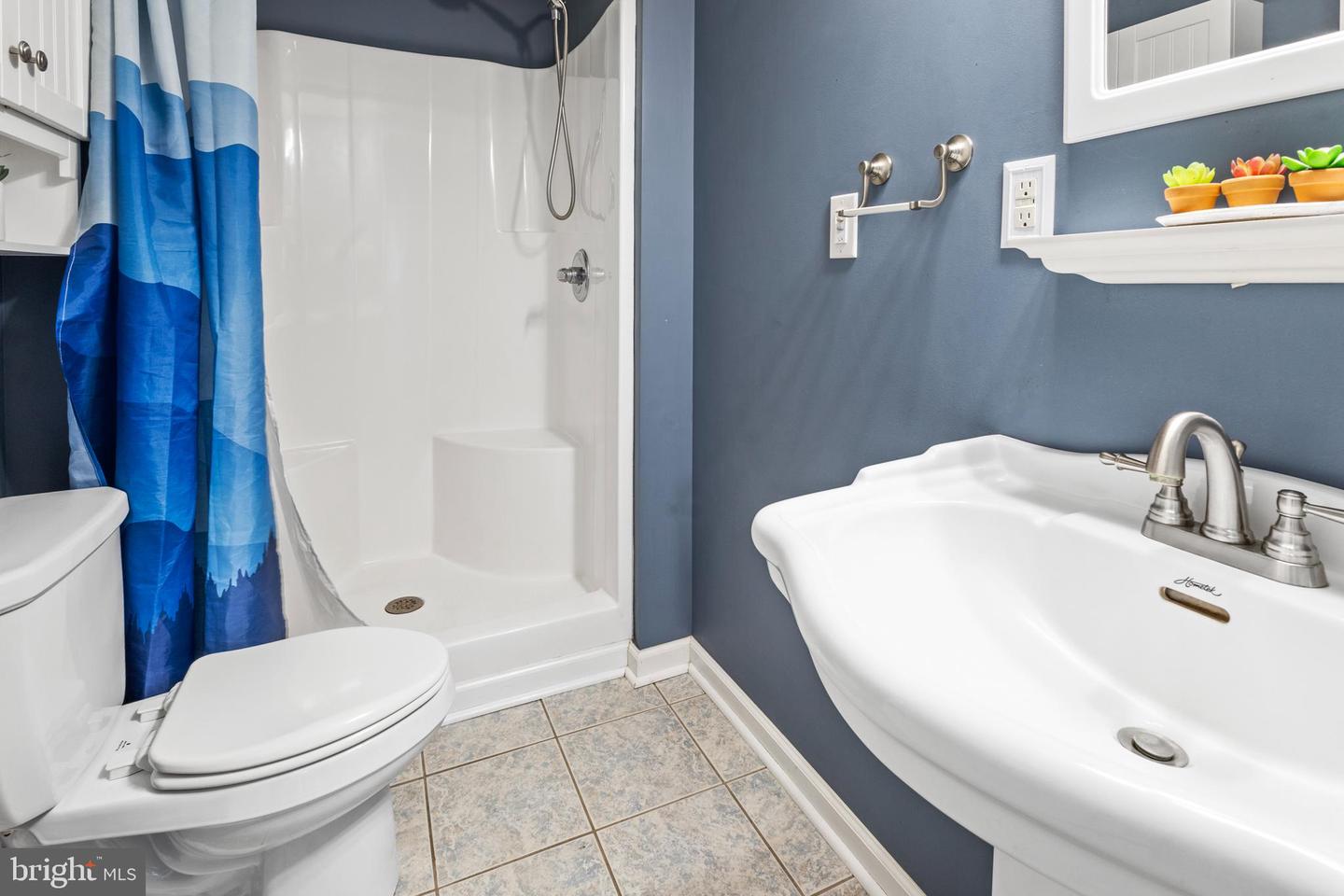 186 HILLANDALE RD, FRONT ROYAL, Virginia 22630, 3 Bedrooms Bedrooms, ,3 BathroomsBathrooms,Residential,For sale,186 HILLANDALE RD,VAWR2011764 MLS # VAWR2011764