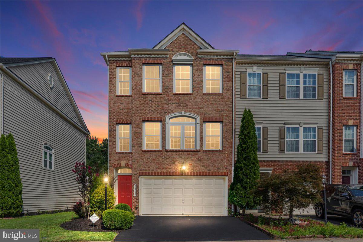 25217 BEACH PL, CHANTILLY, Virginia 20152, 3 Bedrooms Bedrooms, ,3 BathroomsBathrooms,Residential,For sale,25217 BEACH PL,VALO2102862 MLS # VALO2102862
