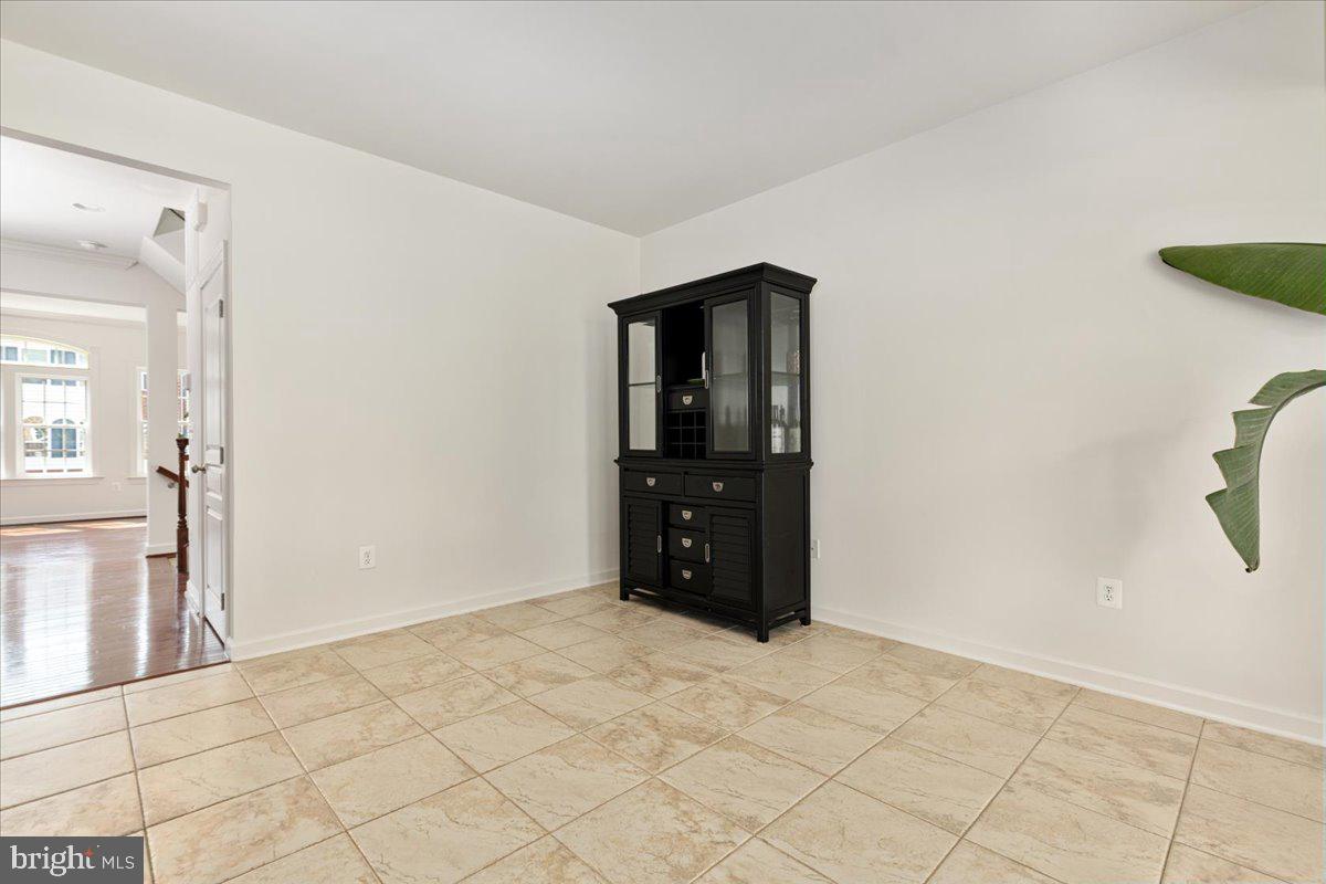 25217 BEACH PL, CHANTILLY, Virginia 20152, 3 Bedrooms Bedrooms, ,3 BathroomsBathrooms,Residential,For sale,25217 BEACH PL,VALO2102862 MLS # VALO2102862