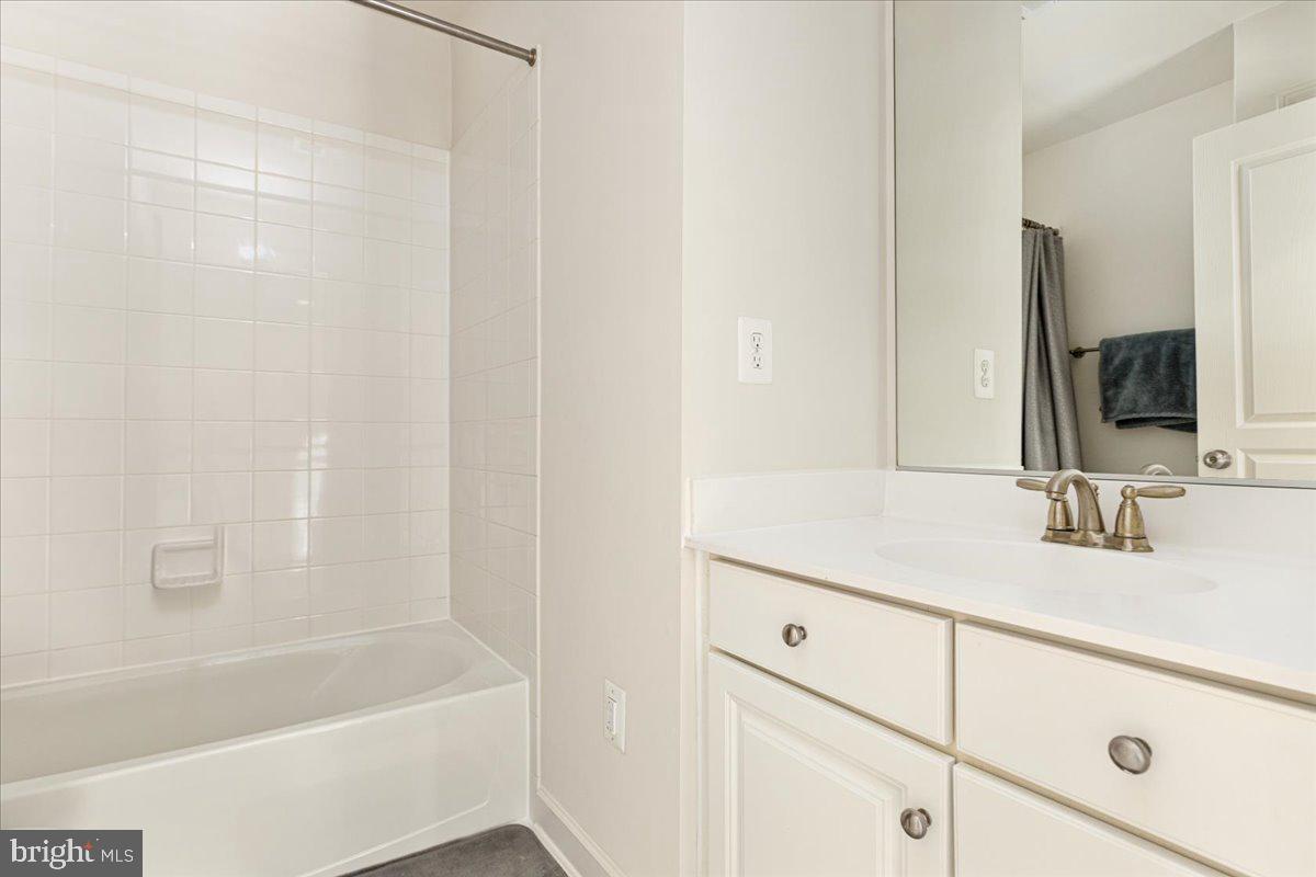 25217 BEACH PL, CHANTILLY, Virginia 20152, 3 Bedrooms Bedrooms, ,3 BathroomsBathrooms,Residential,For sale,25217 BEACH PL,VALO2102862 MLS # VALO2102862