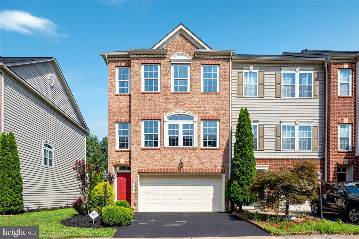 25217 BEACH PL, CHANTILLY, Virginia 20152, 3 Bedrooms Bedrooms, ,3 BathroomsBathrooms,Residential,For sale,25217 BEACH PL,VALO2102862 MLS # VALO2102862