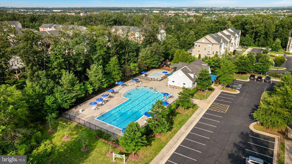 25217 BEACH PL, CHANTILLY, Virginia 20152, 3 Bedrooms Bedrooms, ,3 BathroomsBathrooms,Residential,For sale,25217 BEACH PL,VALO2102862 MLS # VALO2102862