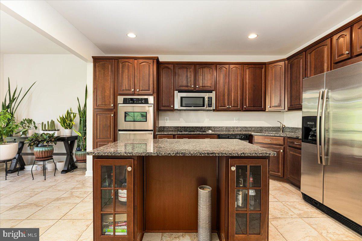 25217 BEACH PL, CHANTILLY, Virginia 20152, 3 Bedrooms Bedrooms, ,3 BathroomsBathrooms,Residential,For sale,25217 BEACH PL,VALO2102862 MLS # VALO2102862