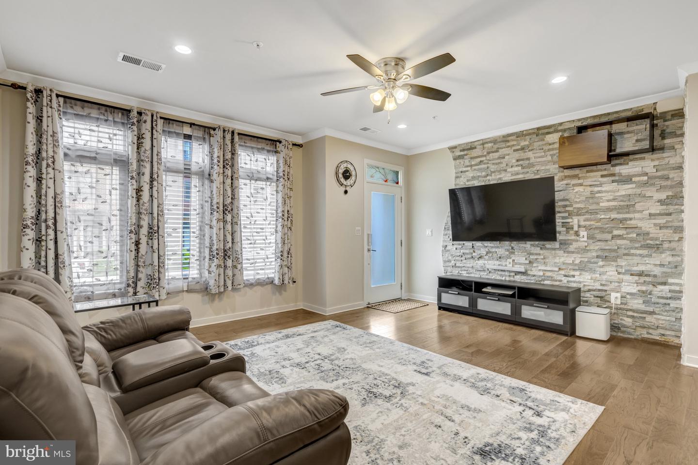23582 WATERFORD DOWNS TER, ASHBURN, Virginia 20148, 3 Bedrooms Bedrooms, ,2 BathroomsBathrooms,Residential,For sale,23582 WATERFORD DOWNS TER,VALO2102932 MLS # VALO2102932
