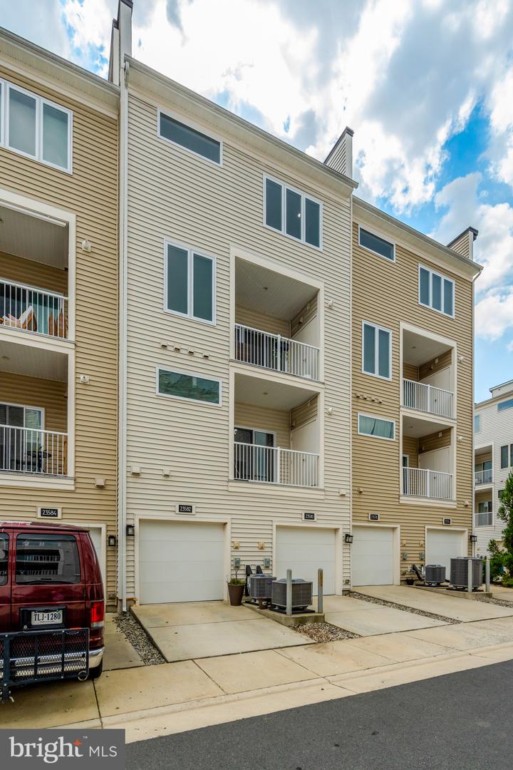 23582 WATERFORD DOWNS TER, ASHBURN, Virginia 20148, 3 Bedrooms Bedrooms, ,2 BathroomsBathrooms,Residential,For sale,23582 WATERFORD DOWNS TER,VALO2102932 MLS # VALO2102932