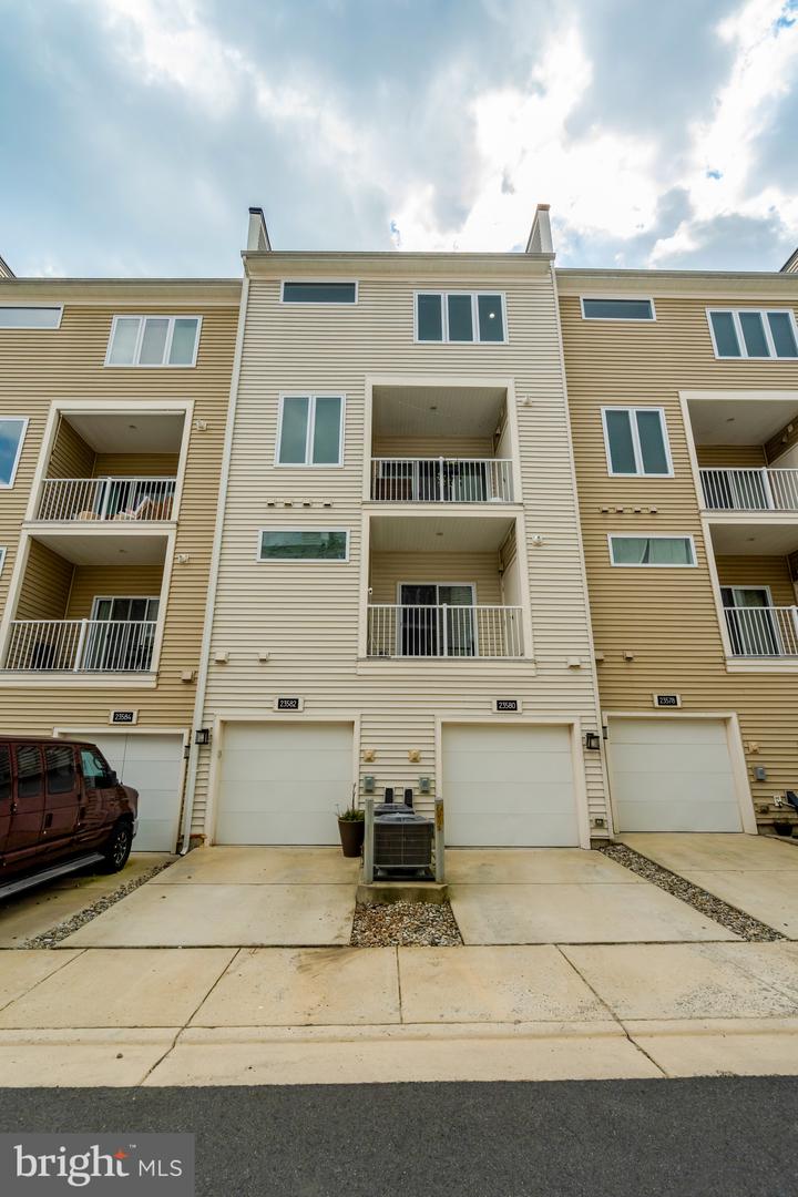 23582 WATERFORD DOWNS TER, ASHBURN, Virginia 20148, 3 Bedrooms Bedrooms, ,2 BathroomsBathrooms,Residential,For sale,23582 WATERFORD DOWNS TER,VALO2102932 MLS # VALO2102932