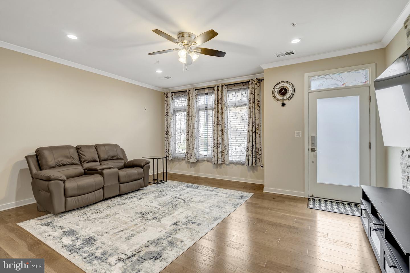 23582 WATERFORD DOWNS TER, ASHBURN, Virginia 20148, 3 Bedrooms Bedrooms, ,2 BathroomsBathrooms,Residential,For sale,23582 WATERFORD DOWNS TER,VALO2102932 MLS # VALO2102932