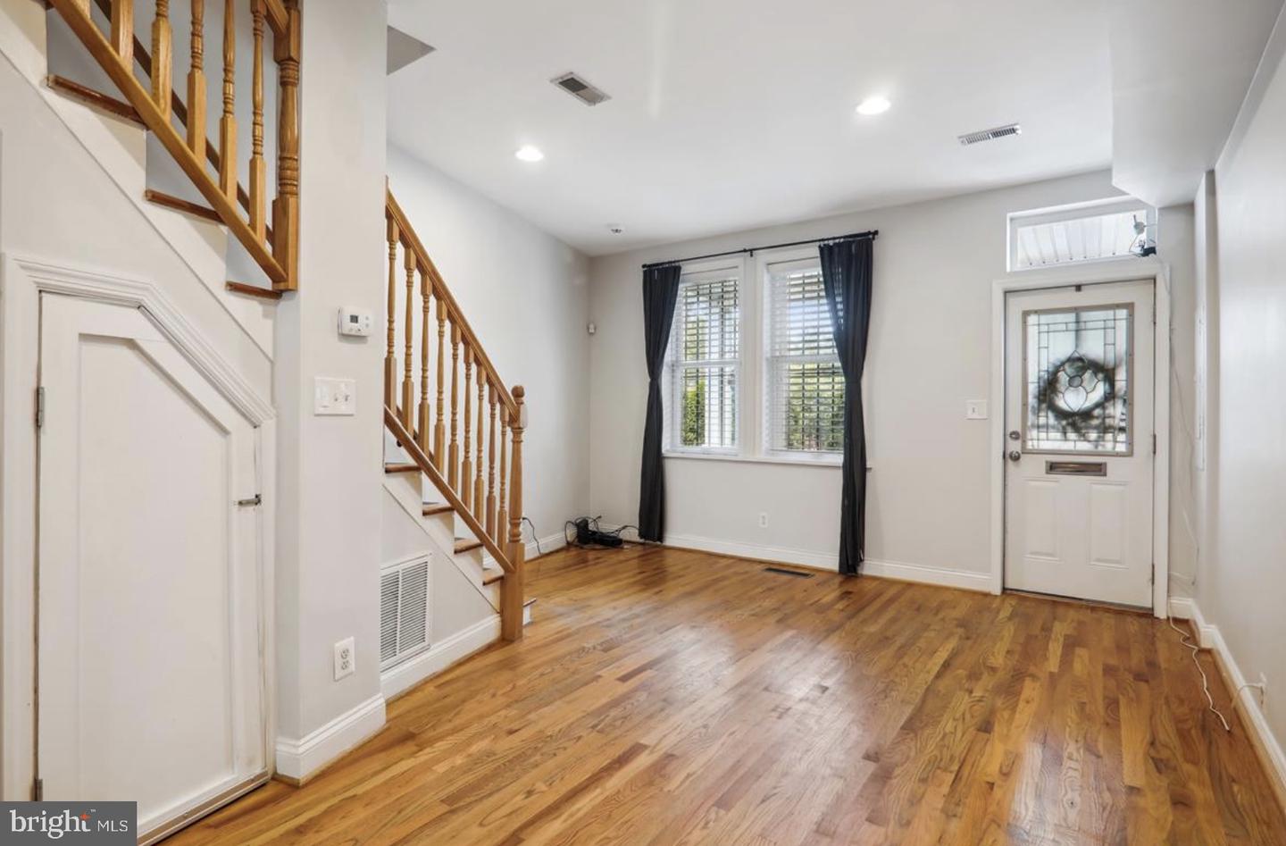 1359 FLORIDA AVE NE, WASHINGTON, District Of Columbia 20002, 2 Bedrooms Bedrooms, ,1 BathroomBathrooms,Residential,For sale,1359 FLORIDA AVE NE,DCDC2211588 MLS # DCDC2211588