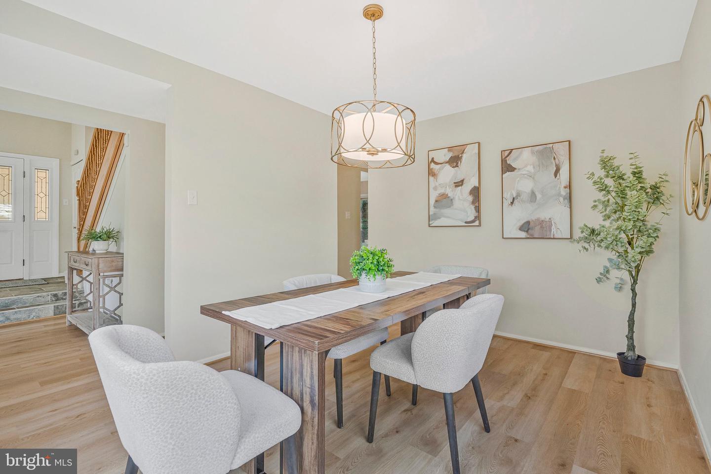 116 SUGARLAND RUN DR, STERLING, Virginia 20164, 4 Bedrooms Bedrooms, 6 Rooms Rooms,2 BathroomsBathrooms,Residential,For sale,116 SUGARLAND RUN DR,VALO2102940 MLS # VALO2102940