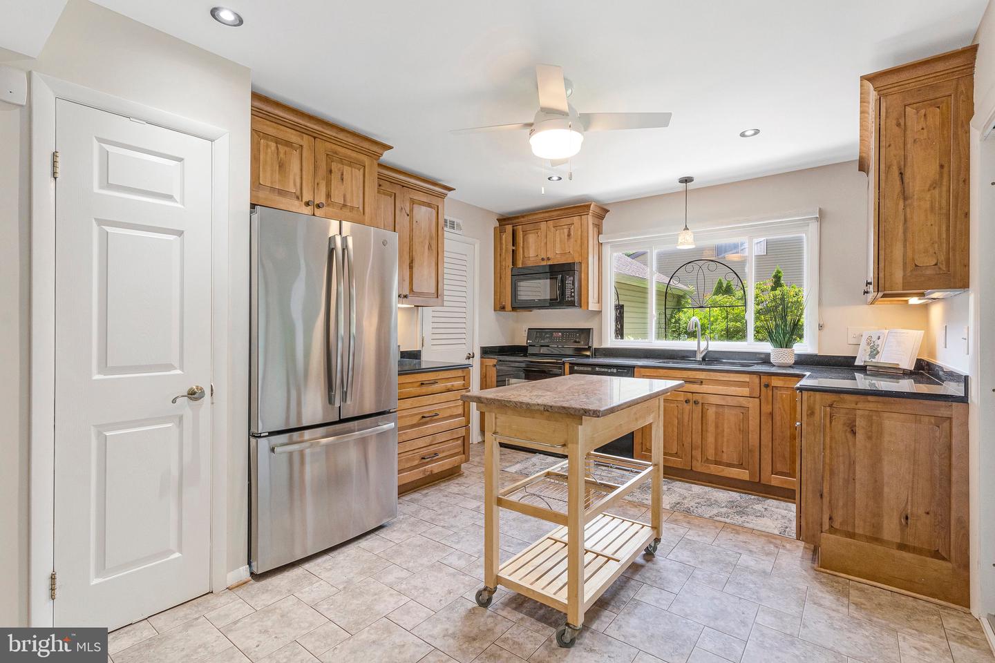 116 SUGARLAND RUN DR, STERLING, Virginia 20164, 4 Bedrooms Bedrooms, 6 Rooms Rooms,2 BathroomsBathrooms,Residential,For sale,116 SUGARLAND RUN DR,VALO2102940 MLS # VALO2102940