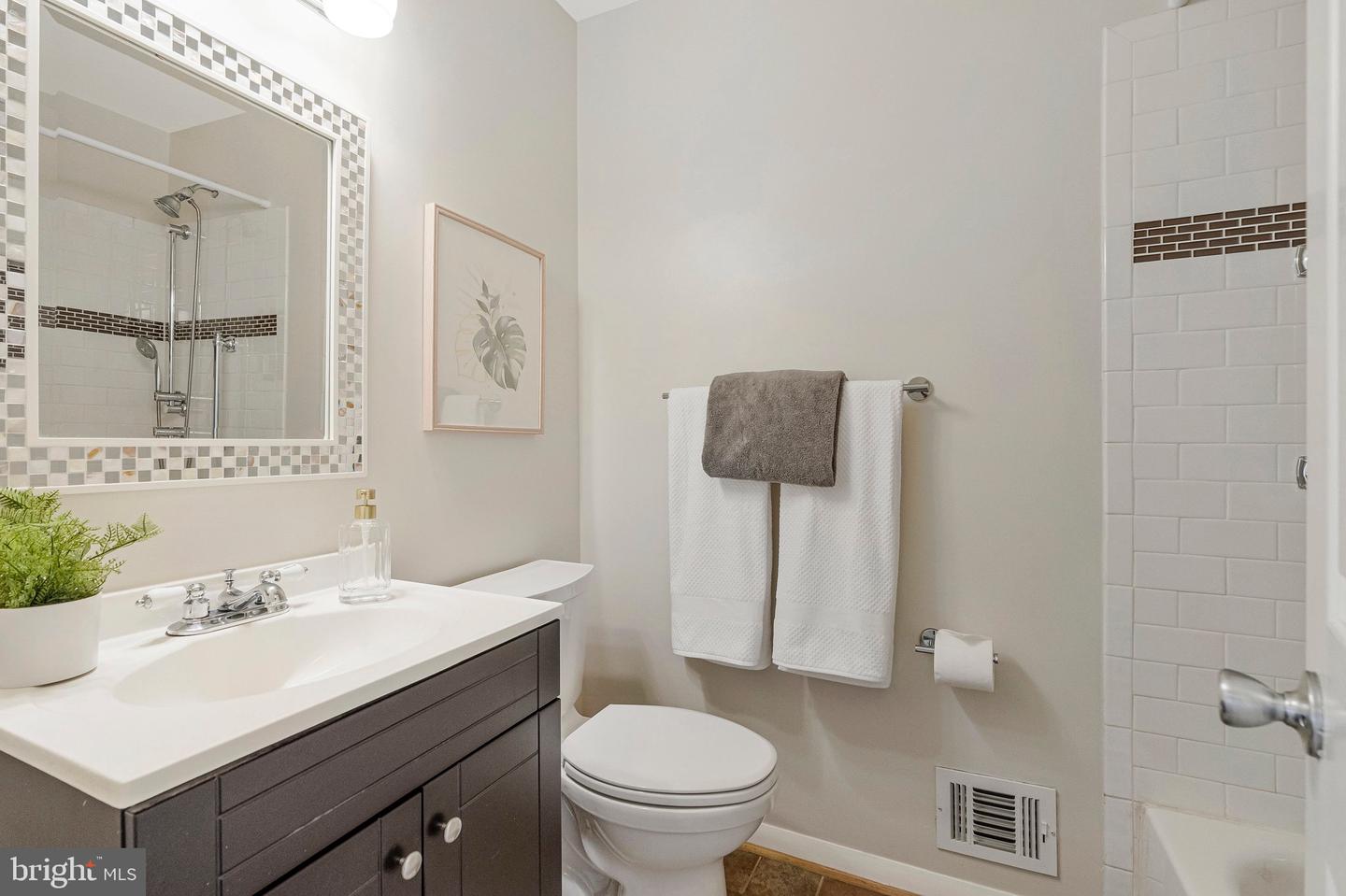 116 SUGARLAND RUN DR, STERLING, Virginia 20164, 4 Bedrooms Bedrooms, 6 Rooms Rooms,2 BathroomsBathrooms,Residential,For sale,116 SUGARLAND RUN DR,VALO2102940 MLS # VALO2102940