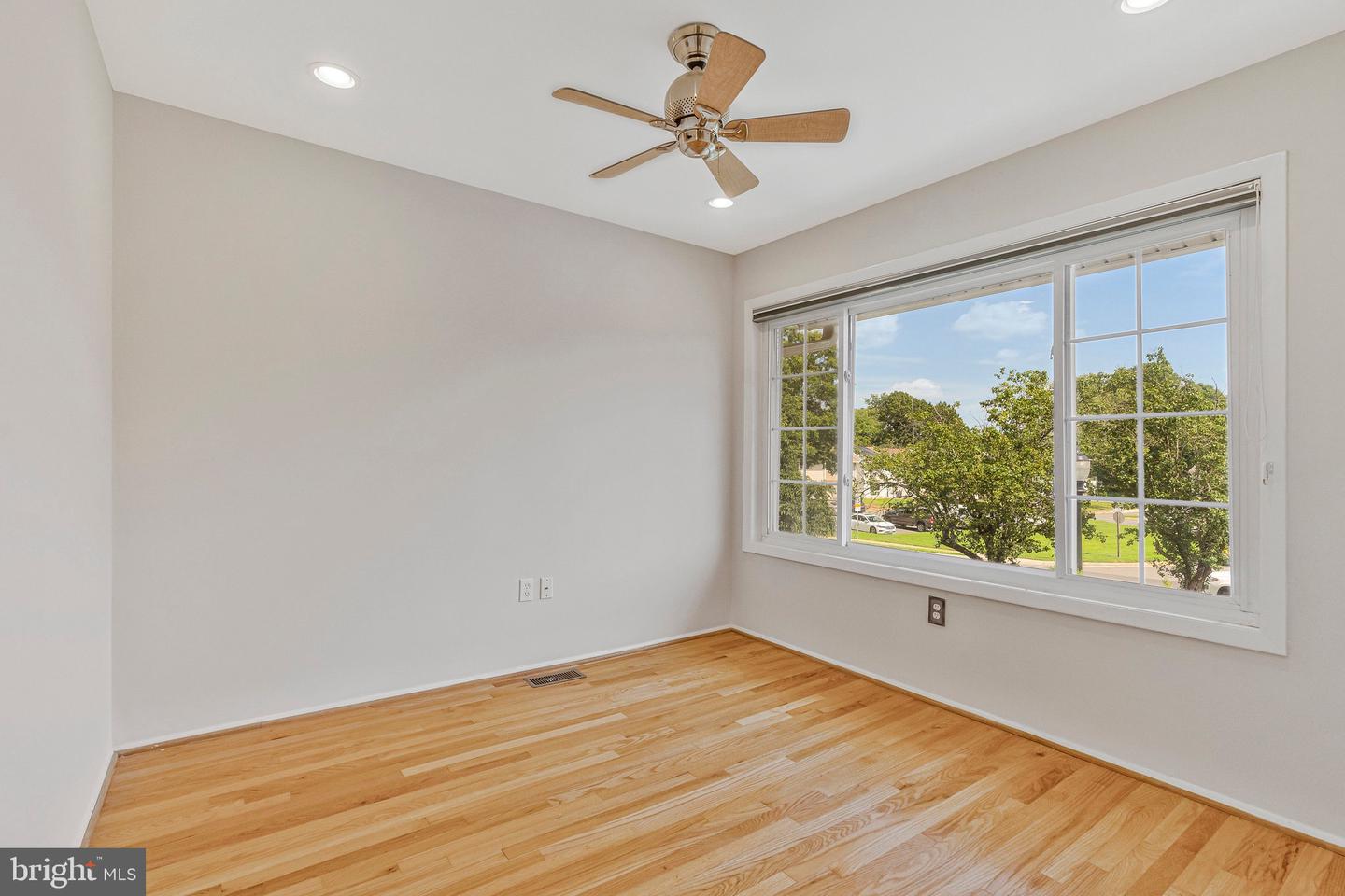 116 SUGARLAND RUN DR, STERLING, Virginia 20164, 4 Bedrooms Bedrooms, 6 Rooms Rooms,2 BathroomsBathrooms,Residential,For sale,116 SUGARLAND RUN DR,VALO2102940 MLS # VALO2102940