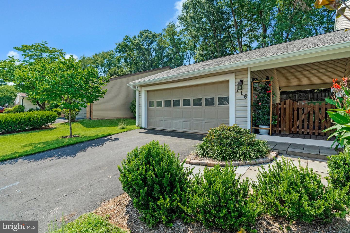 116 SUGARLAND RUN DR, STERLING, Virginia 20164, 4 Bedrooms Bedrooms, 6 Rooms Rooms,2 BathroomsBathrooms,Residential,For sale,116 SUGARLAND RUN DR,VALO2102940 MLS # VALO2102940