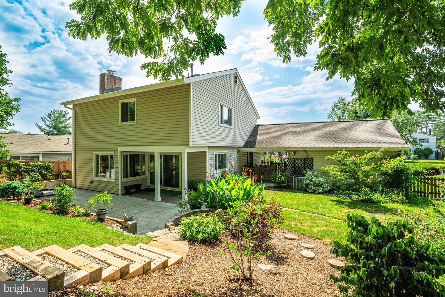 116 SUGARLAND RUN DR, STERLING, Virginia 20164, 4 Bedrooms Bedrooms, 6 Rooms Rooms,2 BathroomsBathrooms,Residential,For sale,116 SUGARLAND RUN DR,VALO2102940 MLS # VALO2102940