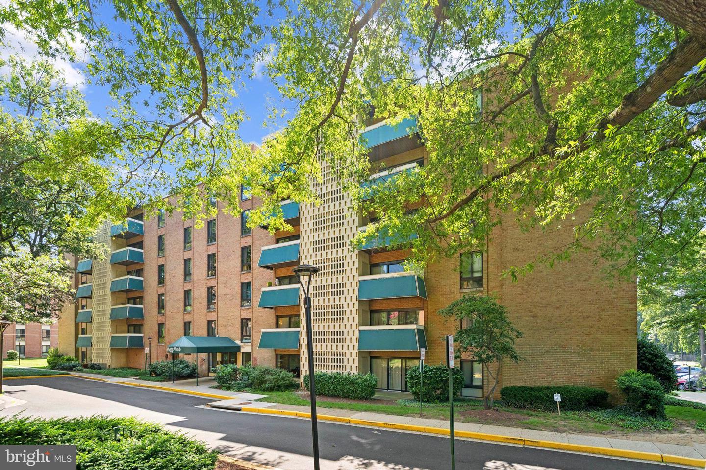 6143 LEESBURG PIKE #305, FALLS CHURCH, Virginia 22041, 3 Bedrooms Bedrooms, ,2 BathroomsBathrooms,Residential,For sale,6143 LEESBURG PIKE #305,VAFX2256930 MLS # VAFX2256930