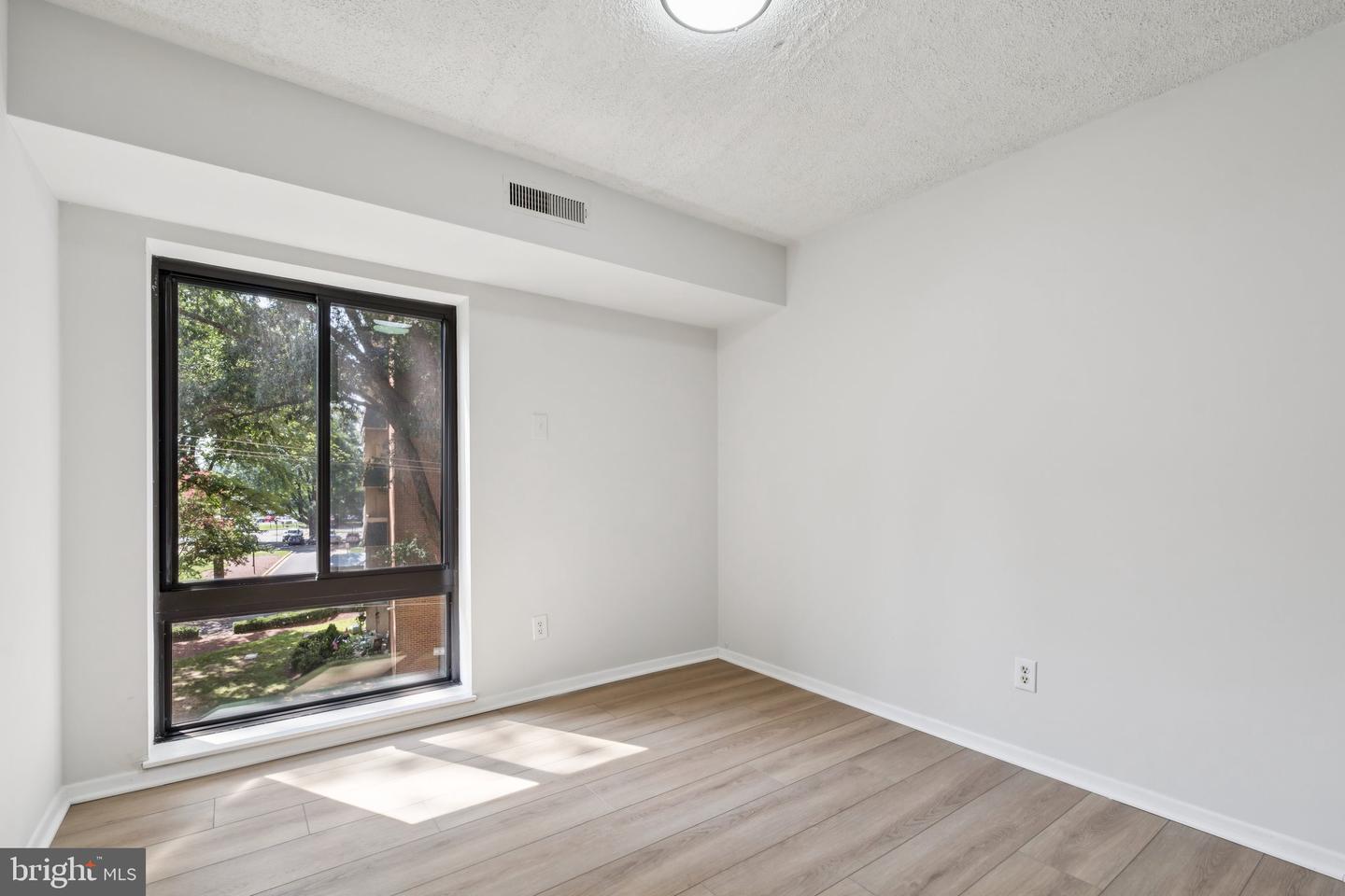 6143 LEESBURG PIKE #305, FALLS CHURCH, Virginia 22041, 3 Bedrooms Bedrooms, ,2 BathroomsBathrooms,Residential,For sale,6143 LEESBURG PIKE #305,VAFX2256930 MLS # VAFX2256930
