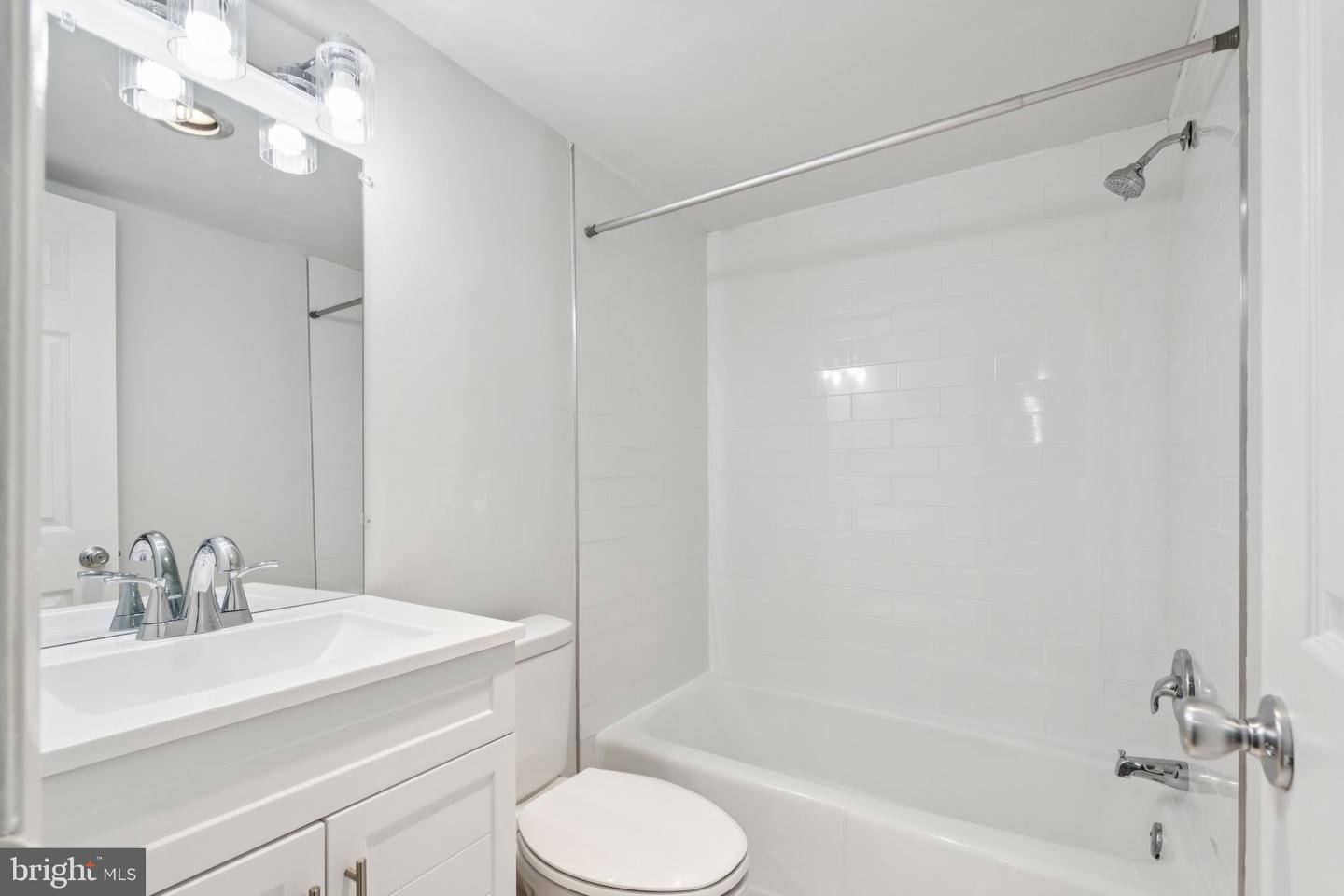6143 LEESBURG PIKE #305, FALLS CHURCH, Virginia 22041, 3 Bedrooms Bedrooms, ,2 BathroomsBathrooms,Residential,For sale,6143 LEESBURG PIKE #305,VAFX2256930 MLS # VAFX2256930