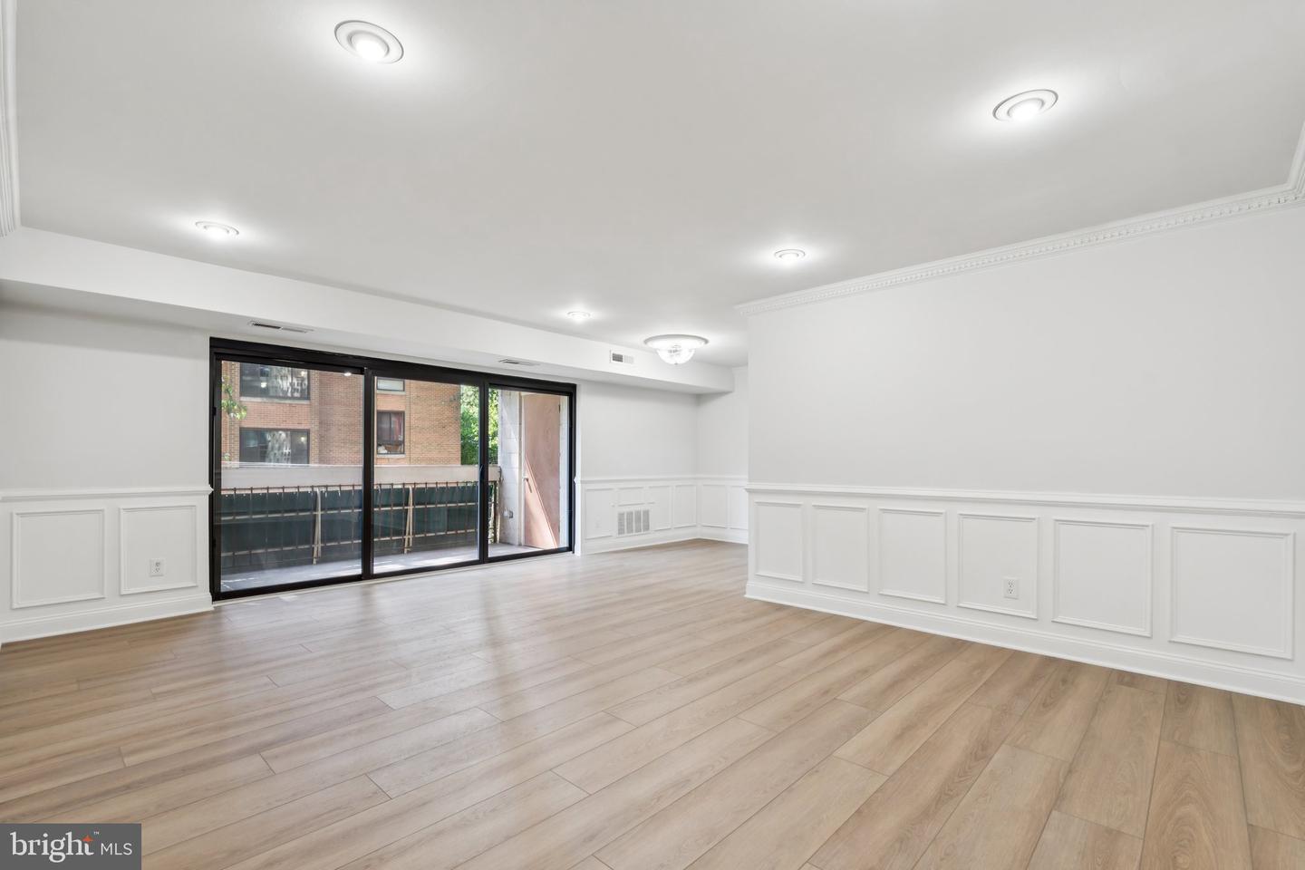 6143 LEESBURG PIKE #305, FALLS CHURCH, Virginia 22041, 3 Bedrooms Bedrooms, ,2 BathroomsBathrooms,Residential,For sale,6143 LEESBURG PIKE #305,VAFX2256930 MLS # VAFX2256930