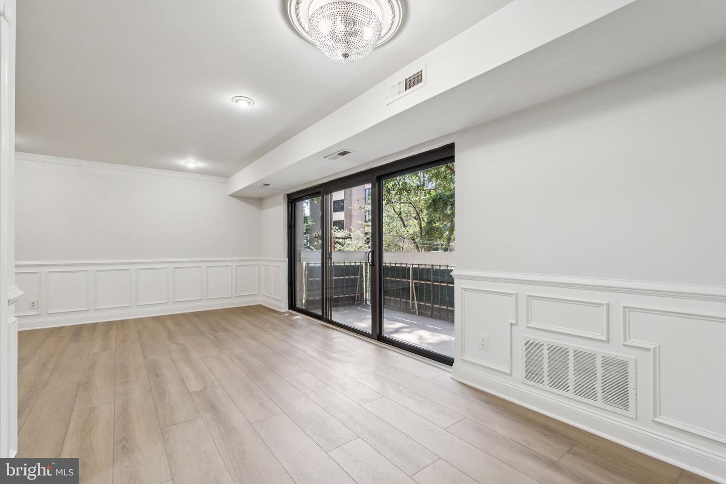 6143 LEESBURG PIKE #305, FALLS CHURCH, Virginia 22041, 3 Bedrooms Bedrooms, ,2 BathroomsBathrooms,Residential,For sale,6143 LEESBURG PIKE #305,VAFX2256930 MLS # VAFX2256930
