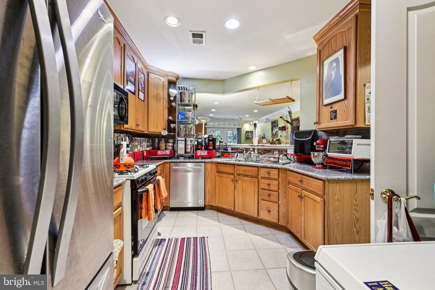 2907 SAINTSBURY PLZ #206, FAIRFAX, Virginia 22031, 2 Bedrooms Bedrooms, 5 Rooms Rooms,2 BathroomsBathrooms,Residential,For sale,2907 SAINTSBURY PLZ #206,VAFX2257034 MLS # VAFX2257034