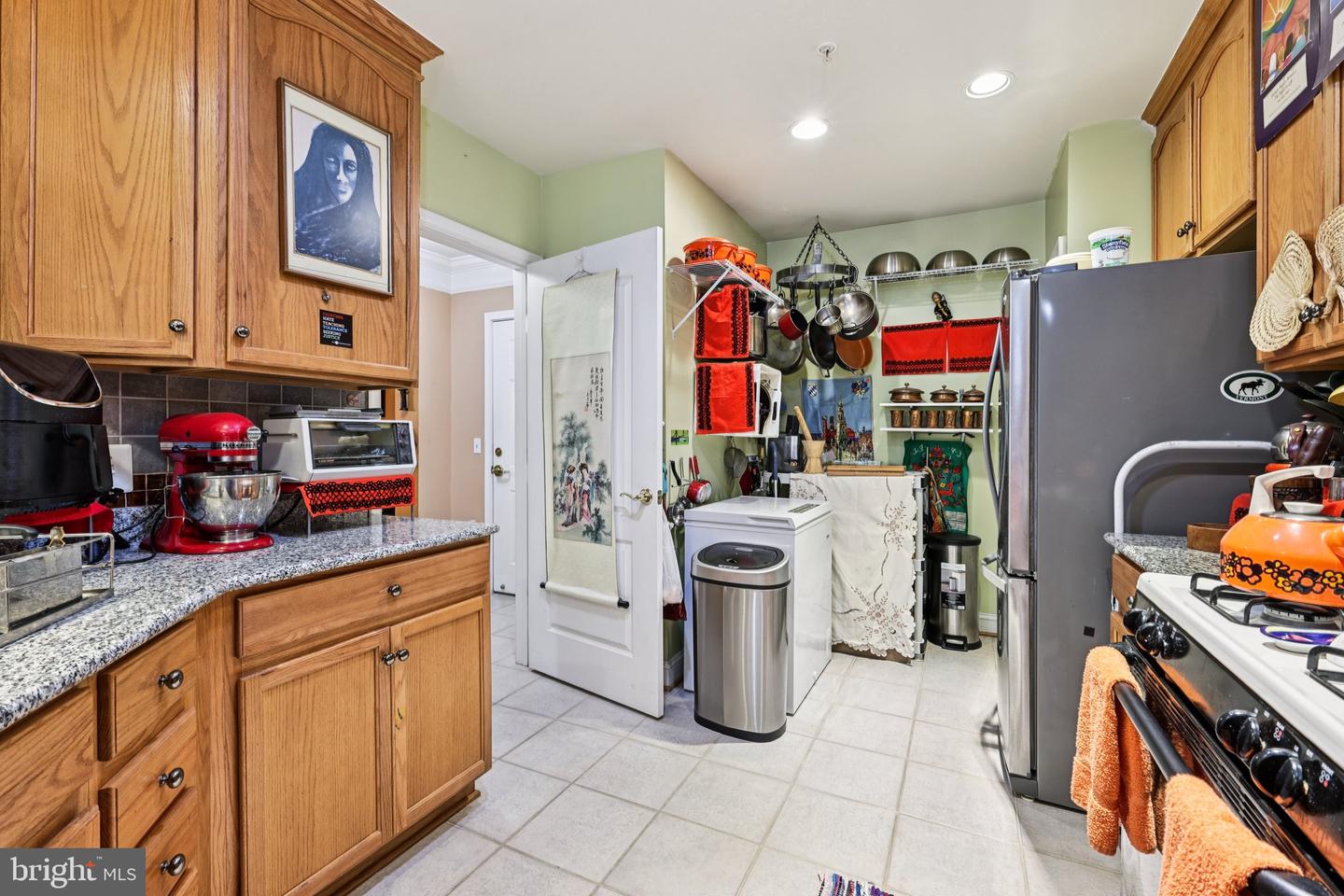 2907 SAINTSBURY PLZ #206, FAIRFAX, Virginia 22031, 2 Bedrooms Bedrooms, 5 Rooms Rooms,2 BathroomsBathrooms,Residential,For sale,2907 SAINTSBURY PLZ #206,VAFX2257034 MLS # VAFX2257034
