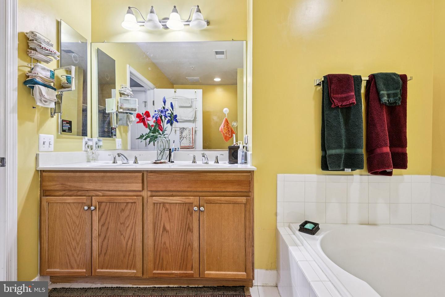 2907 SAINTSBURY PLZ #206, FAIRFAX, Virginia 22031, 2 Bedrooms Bedrooms, 5 Rooms Rooms,2 BathroomsBathrooms,Residential,For sale,2907 SAINTSBURY PLZ #206,VAFX2257034 MLS # VAFX2257034