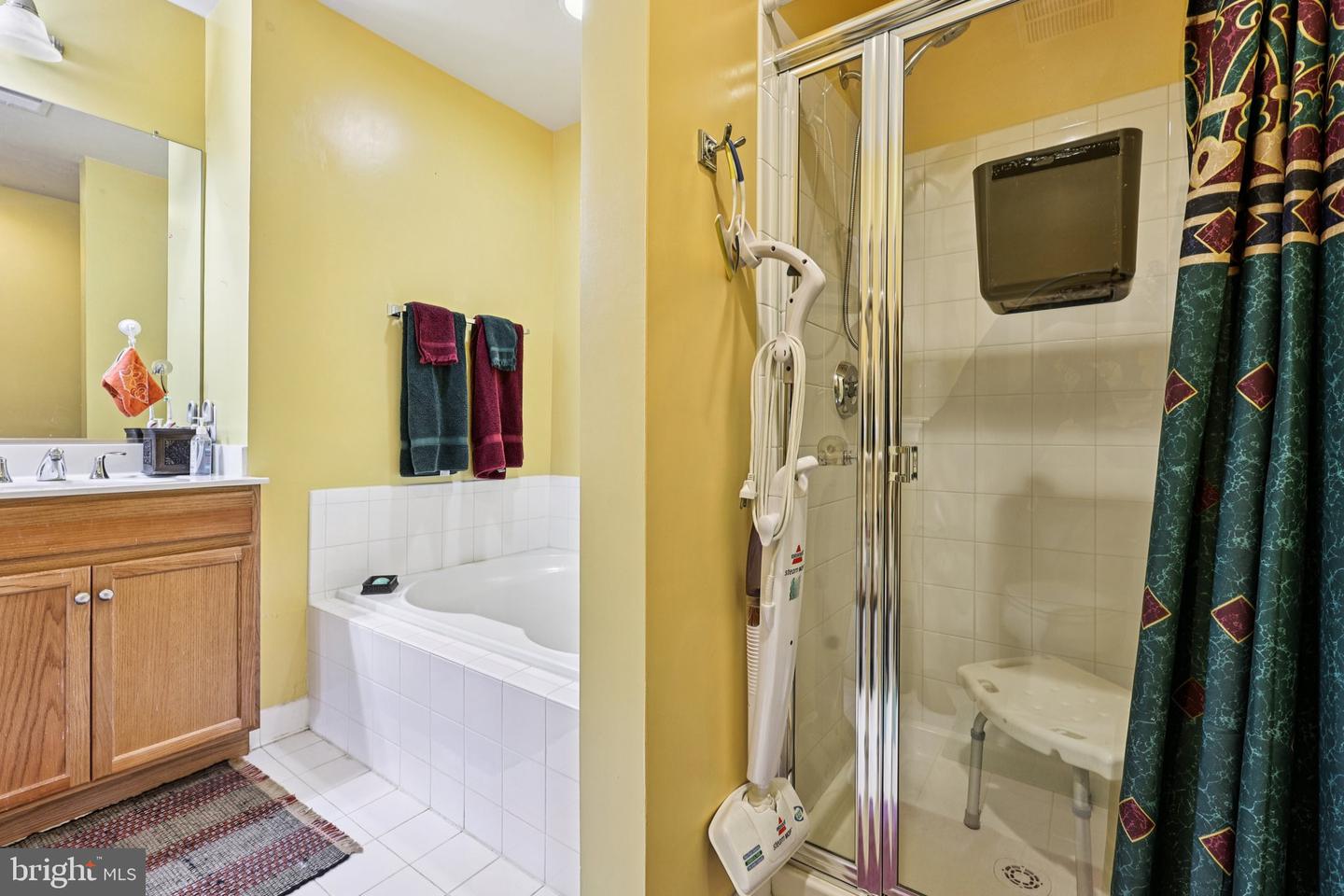 2907 SAINTSBURY PLZ #206, FAIRFAX, Virginia 22031, 2 Bedrooms Bedrooms, 5 Rooms Rooms,2 BathroomsBathrooms,Residential,For sale,2907 SAINTSBURY PLZ #206,VAFX2257034 MLS # VAFX2257034