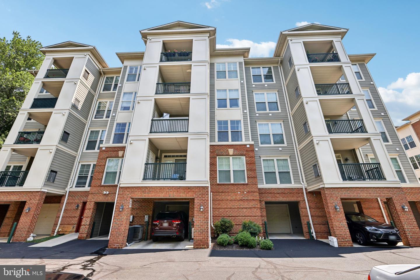 2907 SAINTSBURY PLZ #206, FAIRFAX, Virginia 22031, 2 Bedrooms Bedrooms, 5 Rooms Rooms,2 BathroomsBathrooms,Residential,For sale,2907 SAINTSBURY PLZ #206,VAFX2257034 MLS # VAFX2257034